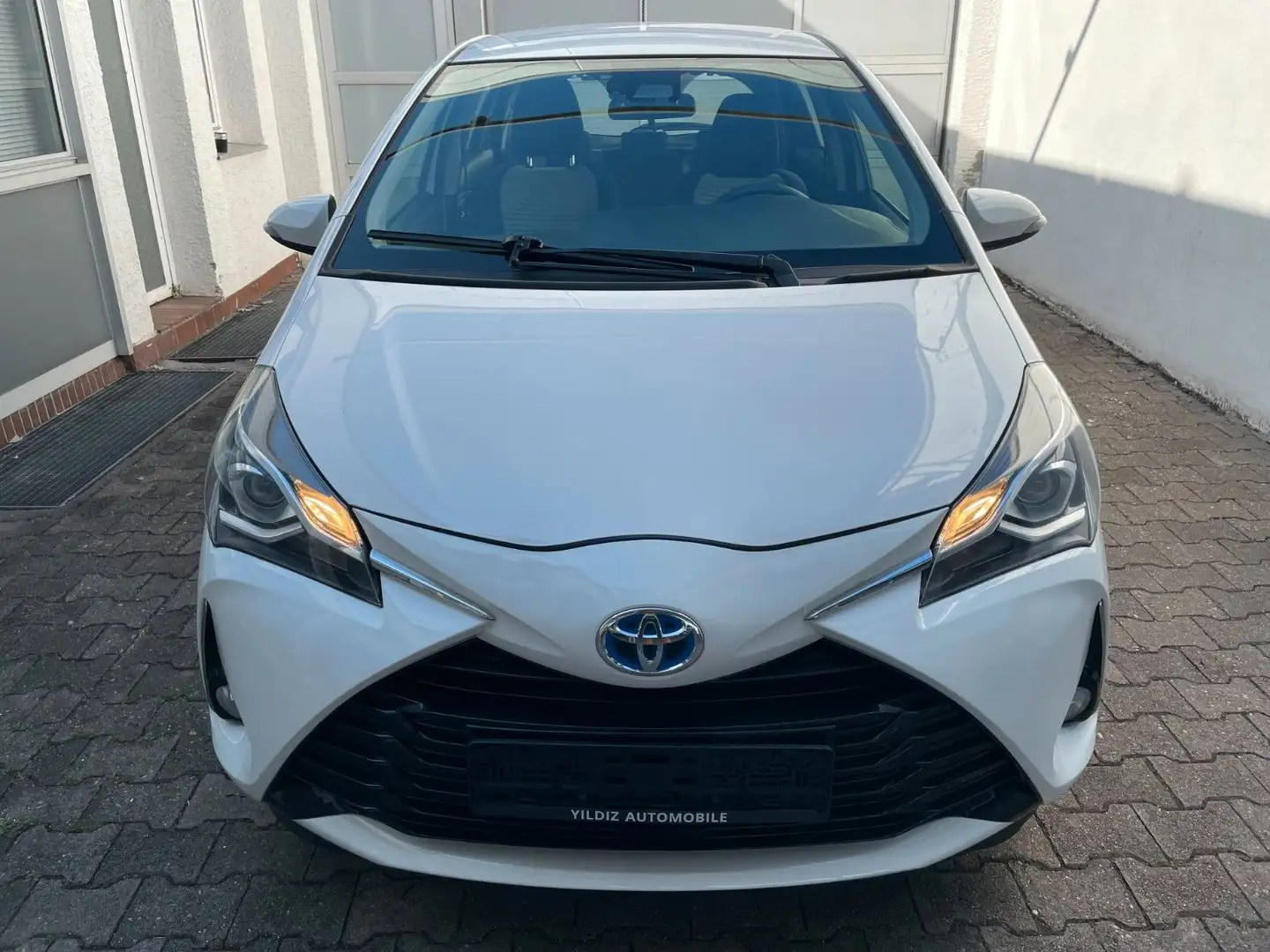 Toyota Yaris Hybrid Team D*NAVI*KAMERA*BLUETOOTH* Weiß - 2