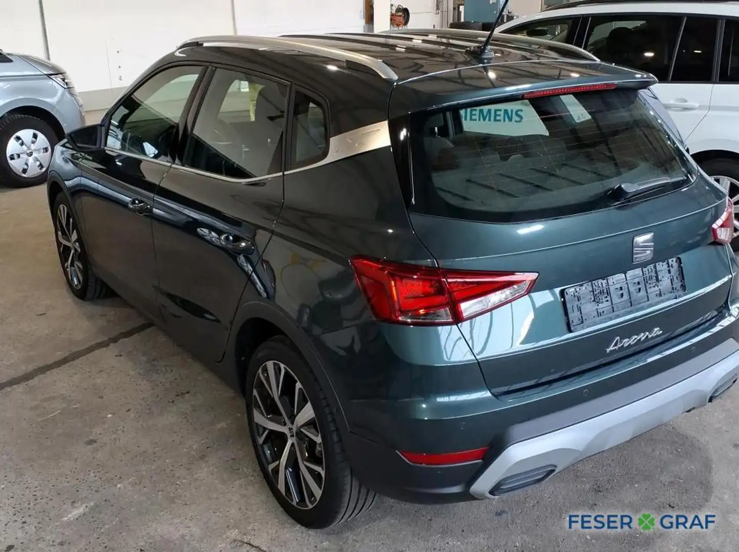 SEAT Arona Xperience 1.0 TSI LED*ACC*PDC*RFK*FULL-LINK*NAVI*L Grün - 2