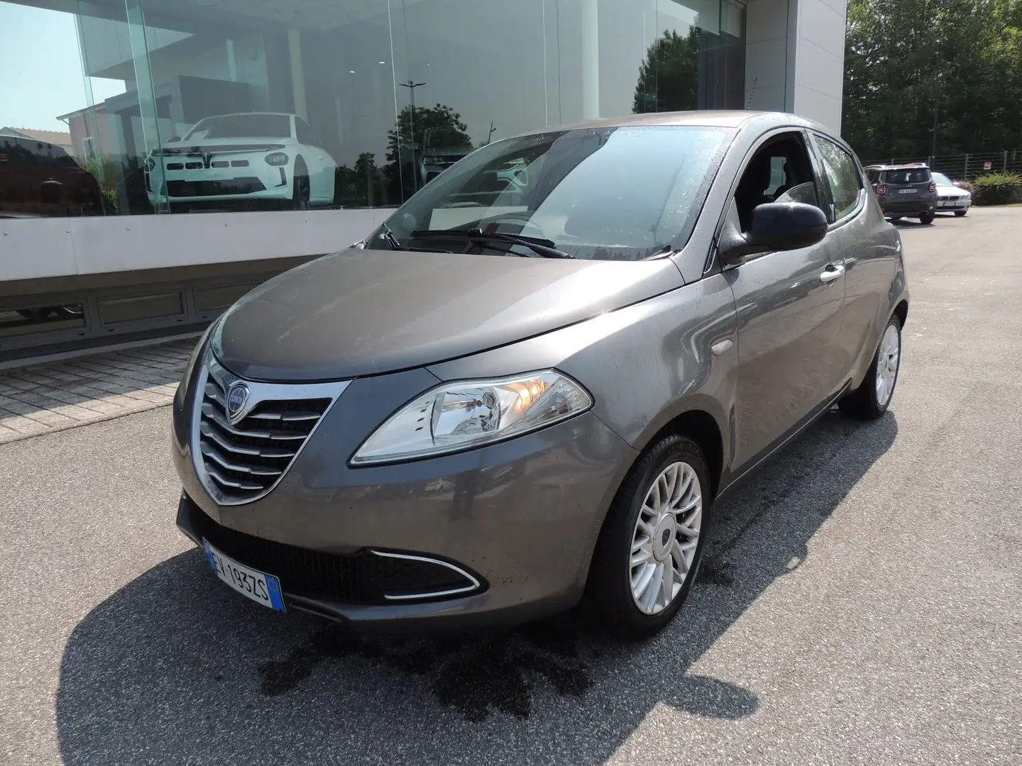 Lancia Ypsilon 1.2 8v Gold  69cv E6 Gris - 1