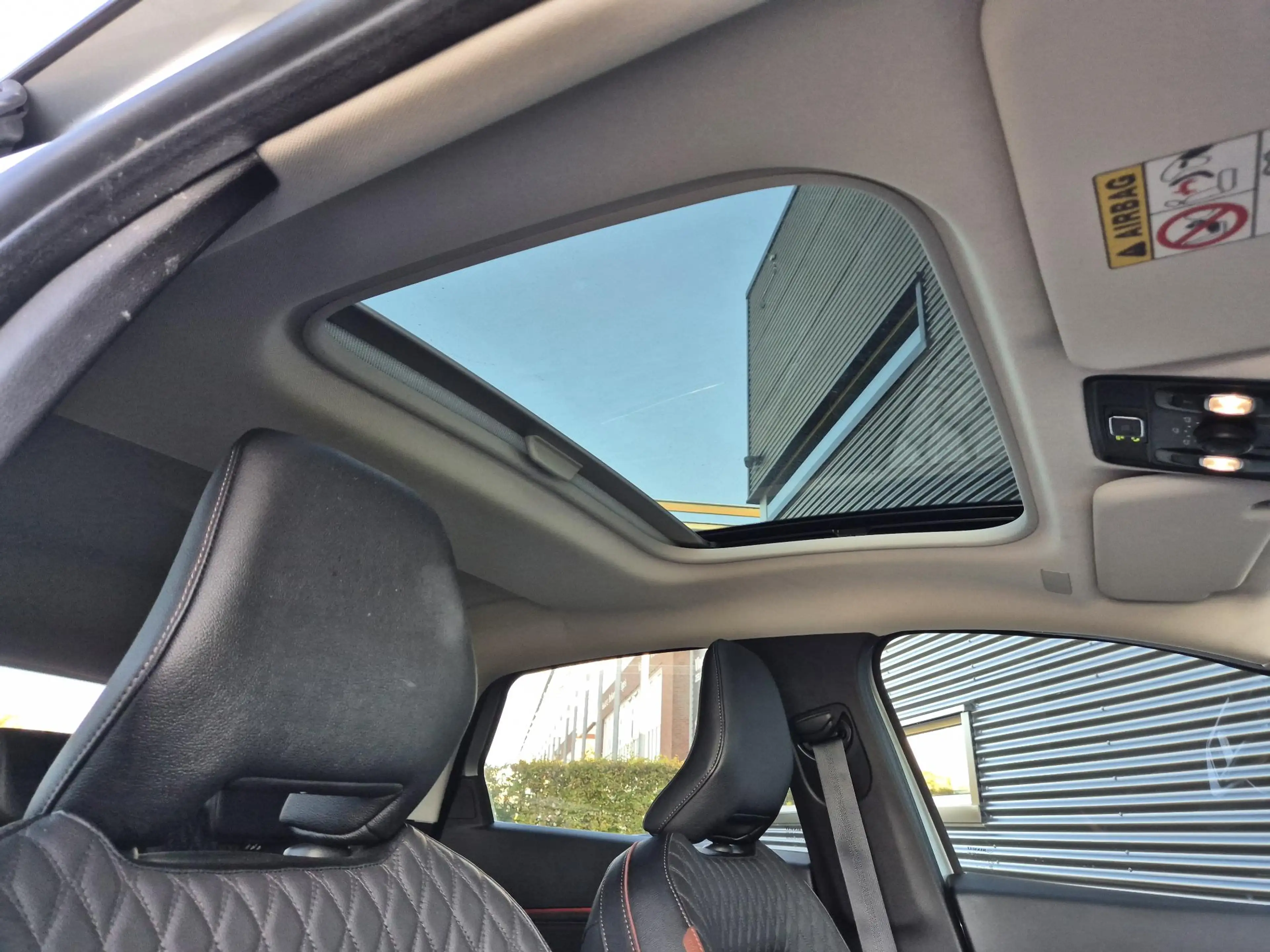 Renault Captur 1.6 E-Tech Plug-in Hybrid 160 Initiale Paris TOP m — photo 31