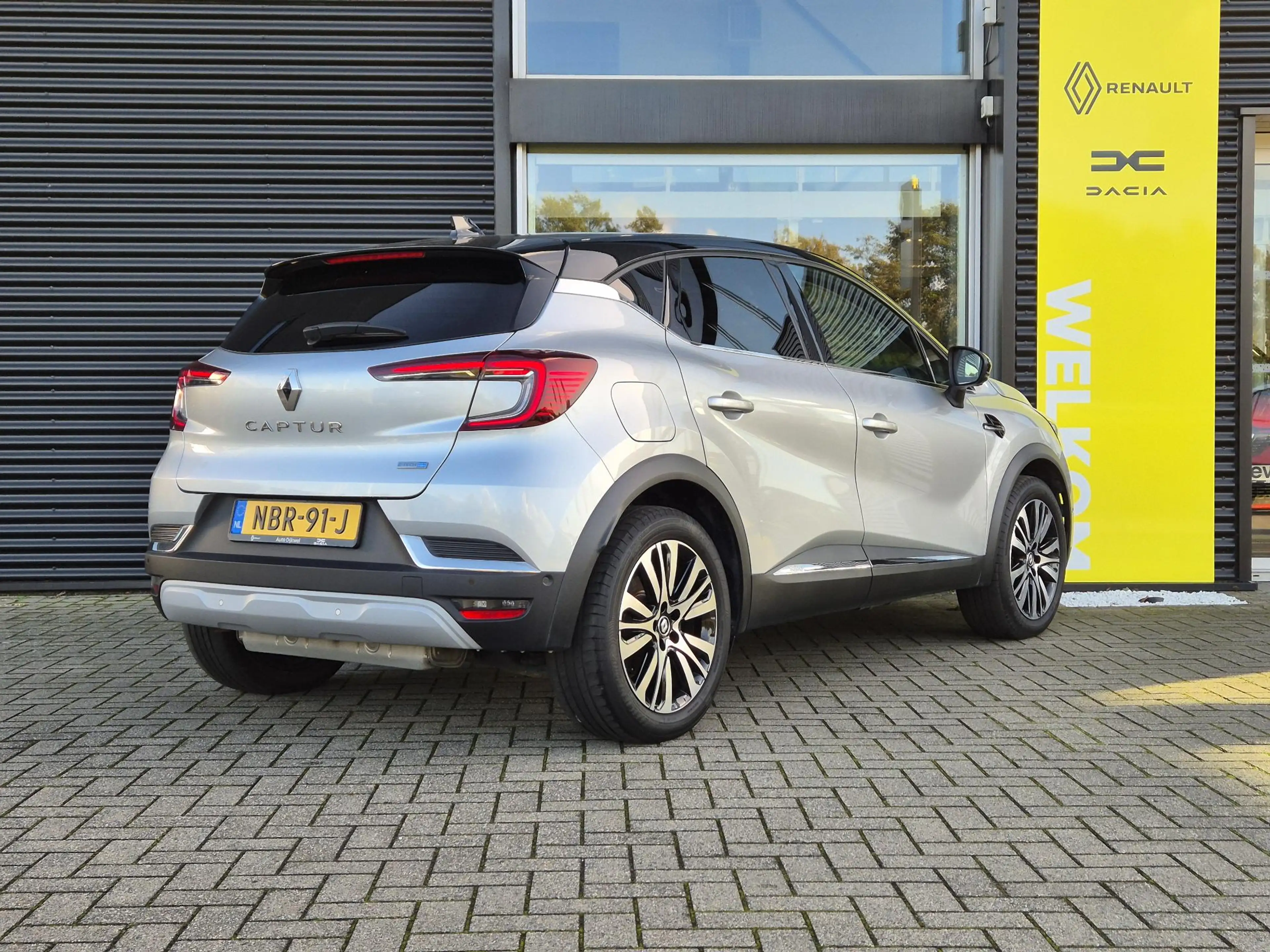 Renault Captur 1.6 E-Tech Plug-in Hybrid 160 Initiale Paris TOP m — photo 5