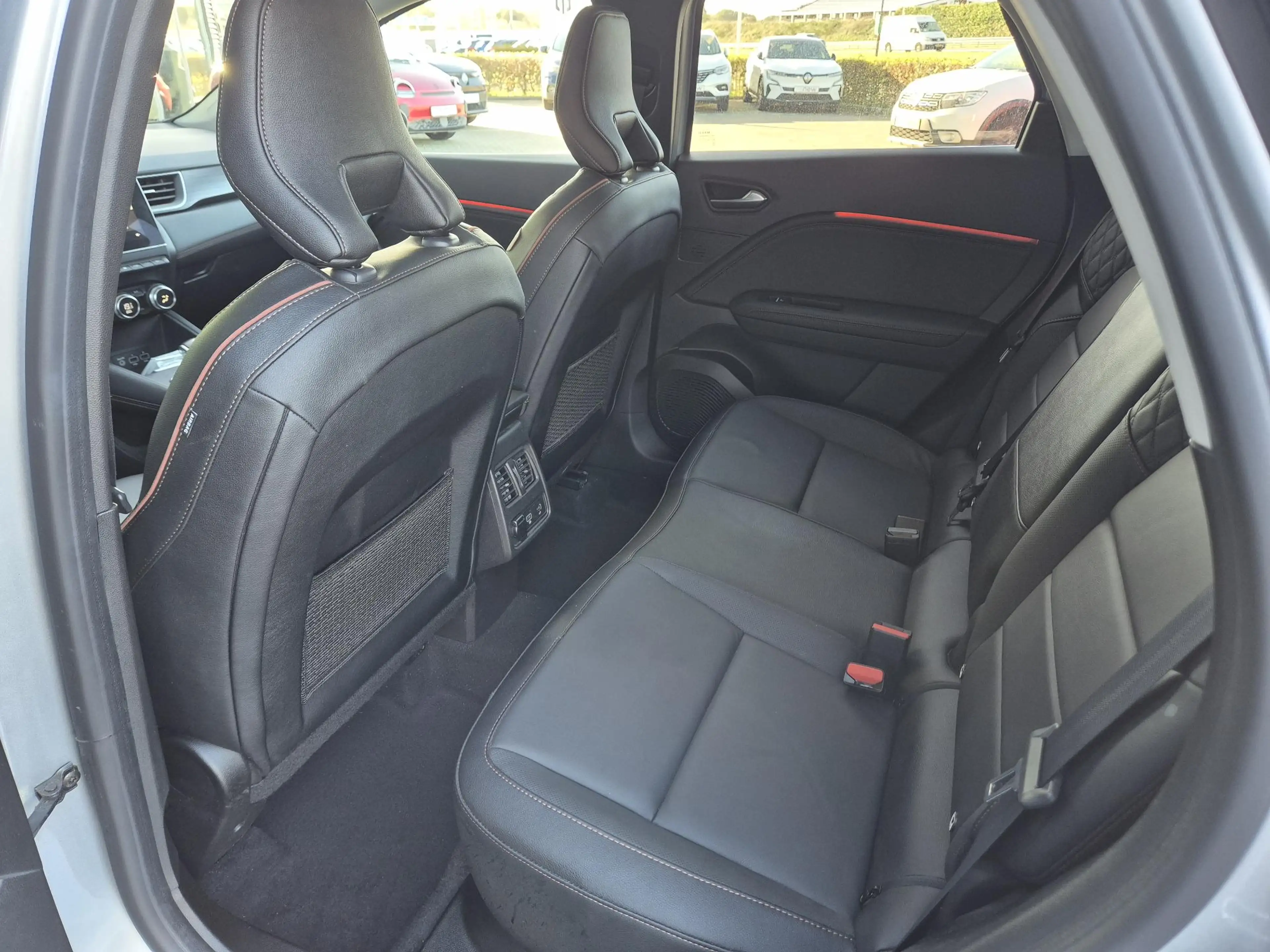 Renault Captur 1.6 E-Tech Plug-in Hybrid 160 Initiale Paris TOP m — photo 26