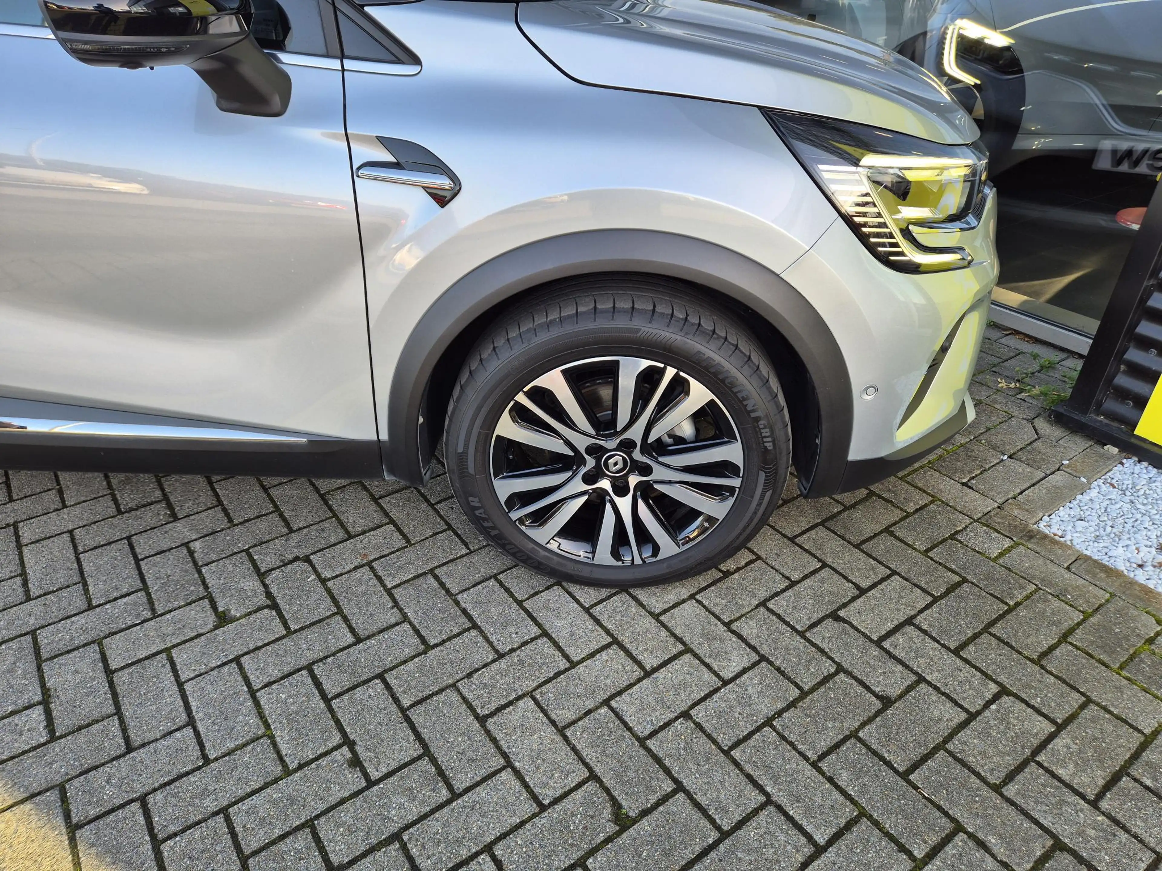 Renault Captur 1.6 E-Tech Plug-in Hybrid 160 Initiale Paris TOP m — photo 35