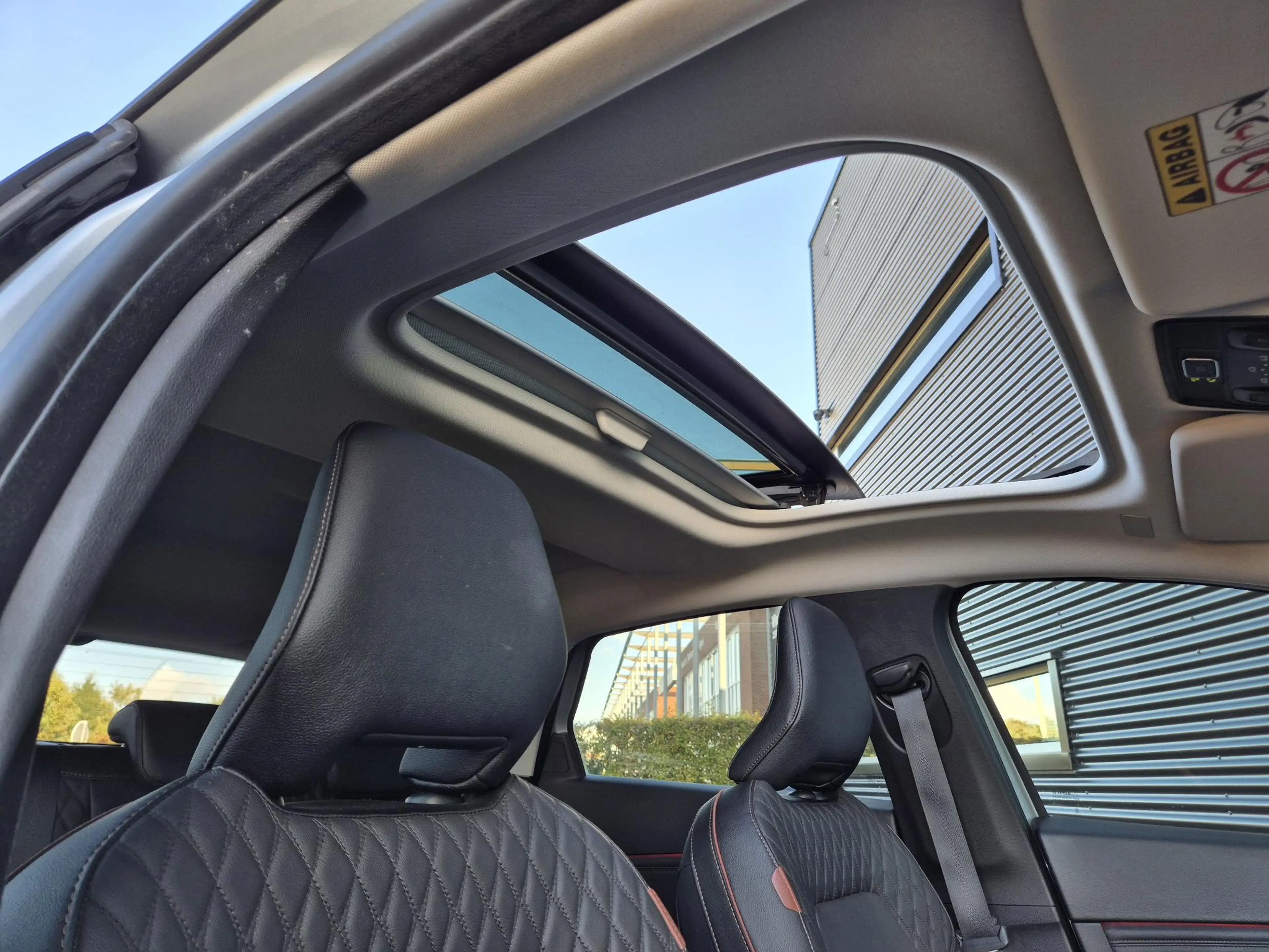 Renault Captur 1.6 E-Tech Plug-in Hybrid 160 Initiale Paris TOP m — photo 32