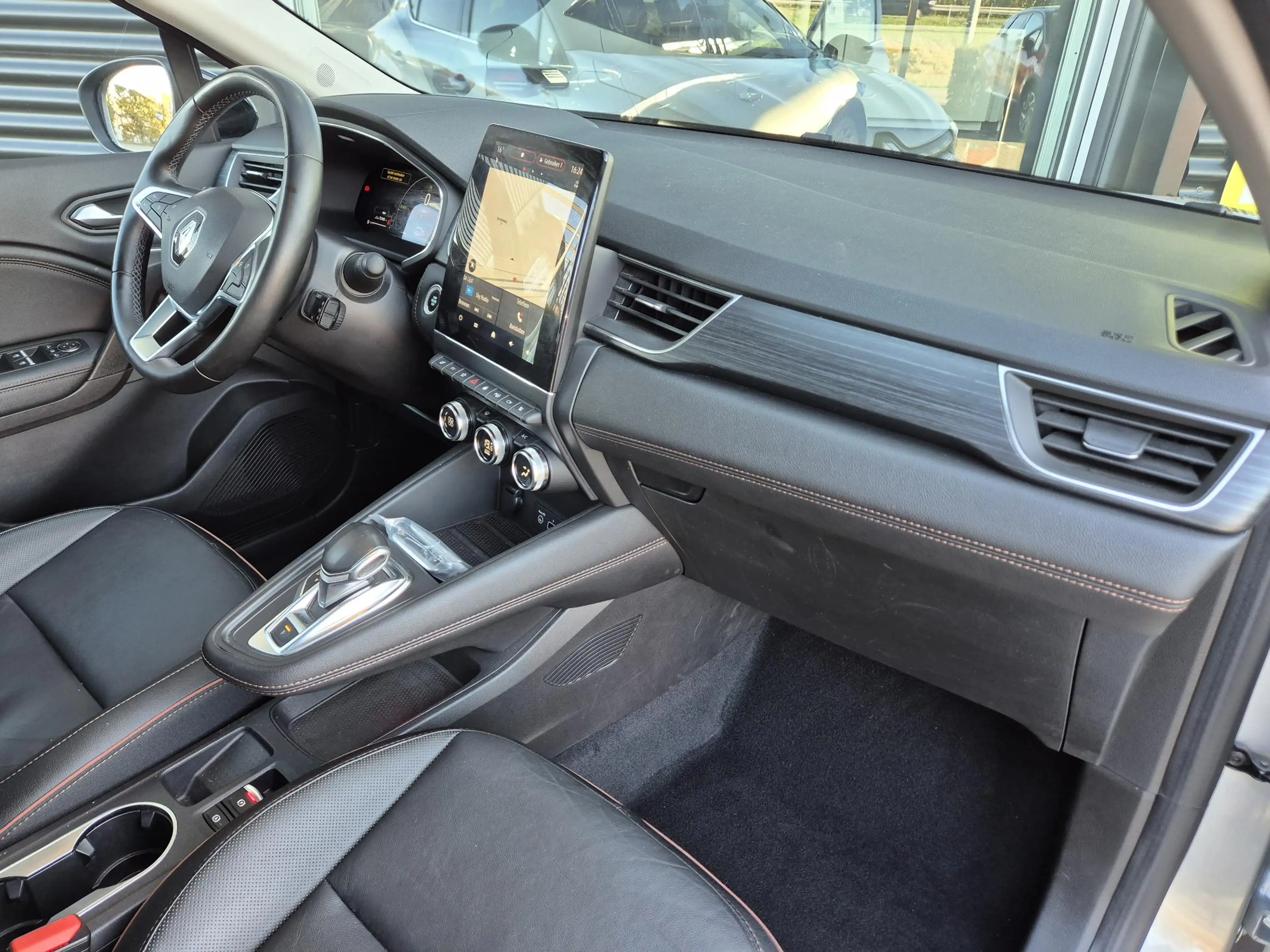 Renault Captur 1.6 E-Tech Plug-in Hybrid 160 Initiale Paris TOP m — photo 29