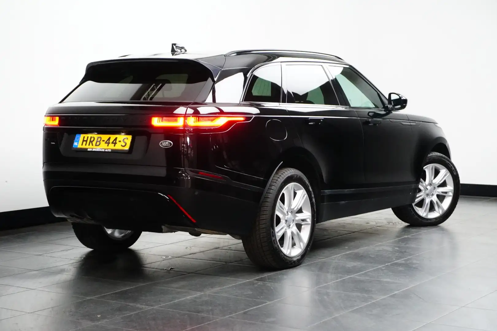 Land Rover Range Rover Velar 2.0 P400e SE Zwart - 2