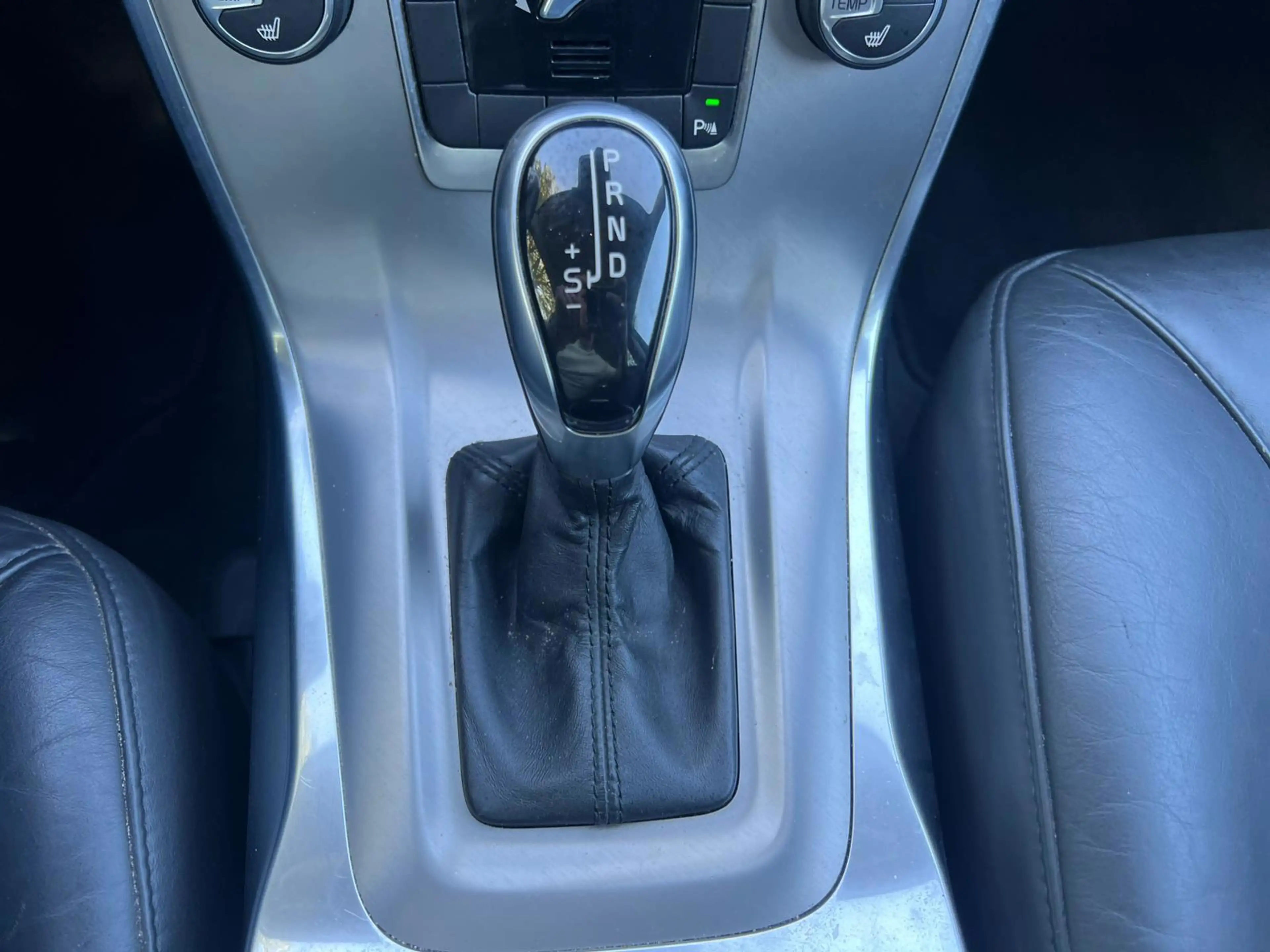Volvo V70 1.6 T4 Nordic+ Navi Lederbekleding Cuise Automaat — photo 14