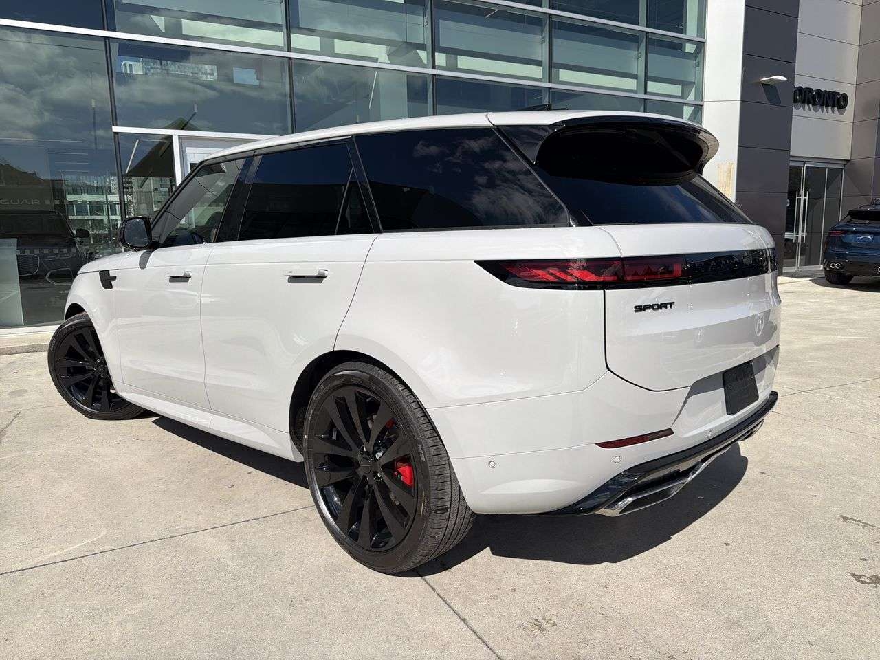 2026 Land Rover Range Rover Sport P400 Dynamic SE thumb 6