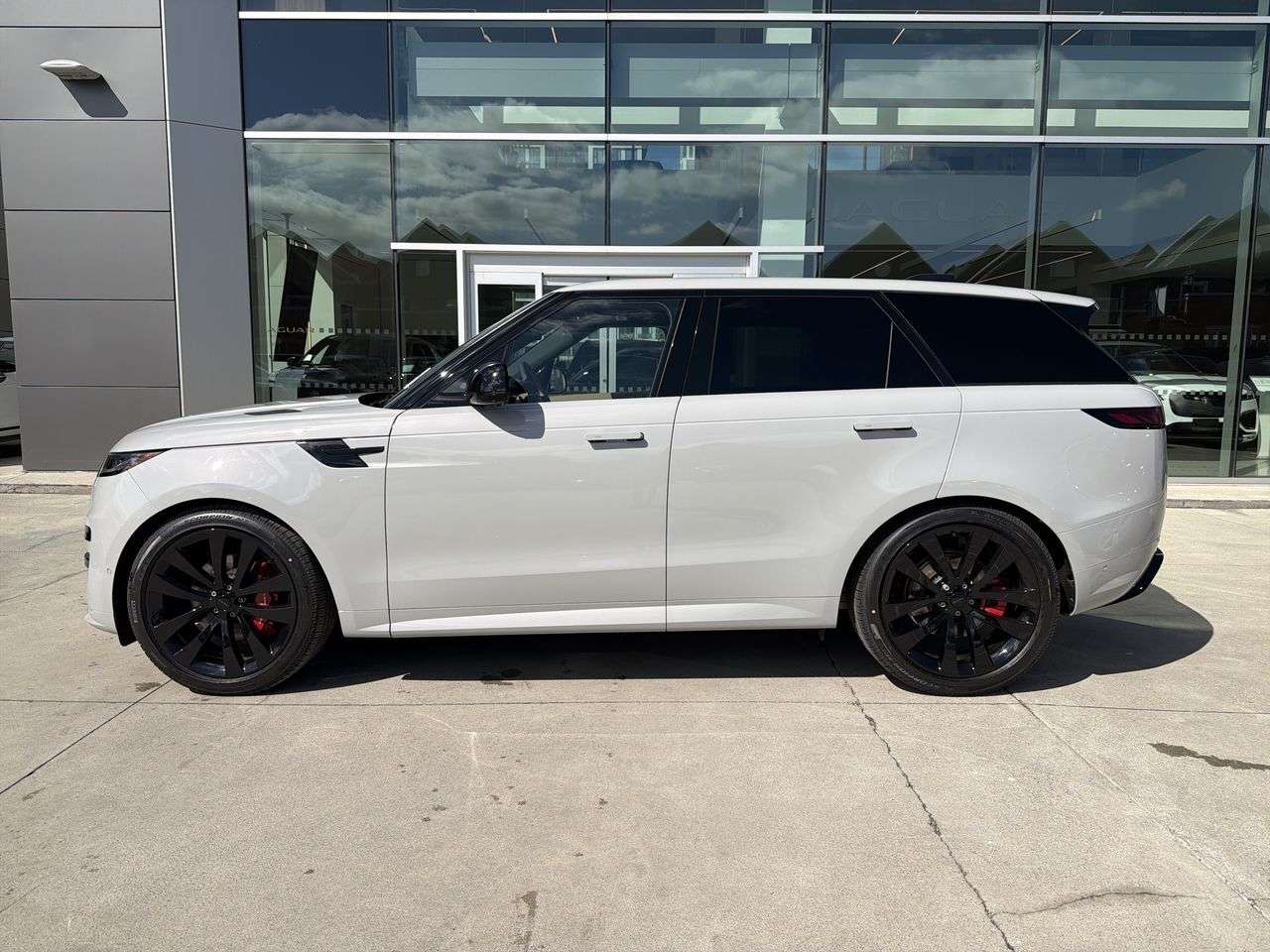2026 Land Rover Range Rover Sport P400 Dynamic SE alt 5