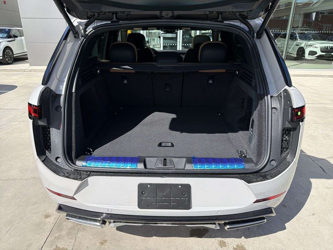 2026 Land Rover Range Rover Sport P400 Dynamic SE thumb 21