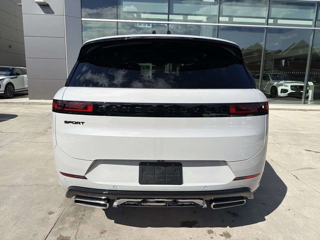 2026 Land Rover Range Rover Sport P400 Dynamic SE alt 4