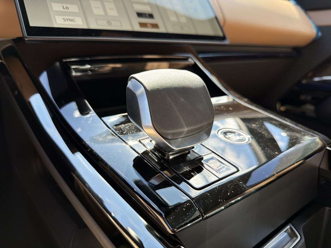2026 Land Rover Range Rover Sport P400 Dynamic SE thumb 17