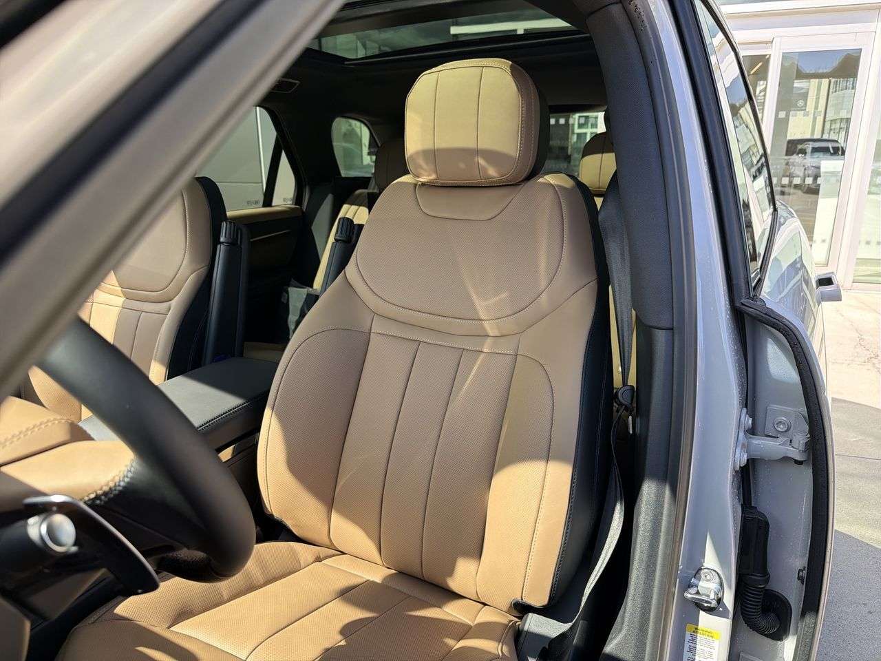 2026 Land Rover Range Rover Sport P400 Dynamic SE thumb 8