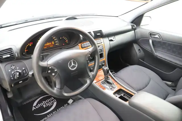 Mercedes-Benz C-Class view 13