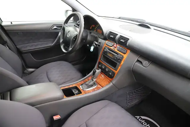 Mercedes-Benz C-Class view 15