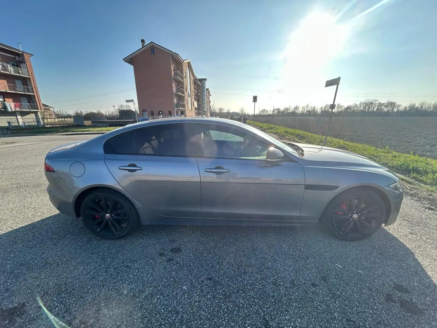 Jaguar XE XE 2.0d i4 mhev R-Dynamic S awd 204cv auto Grigio - 2