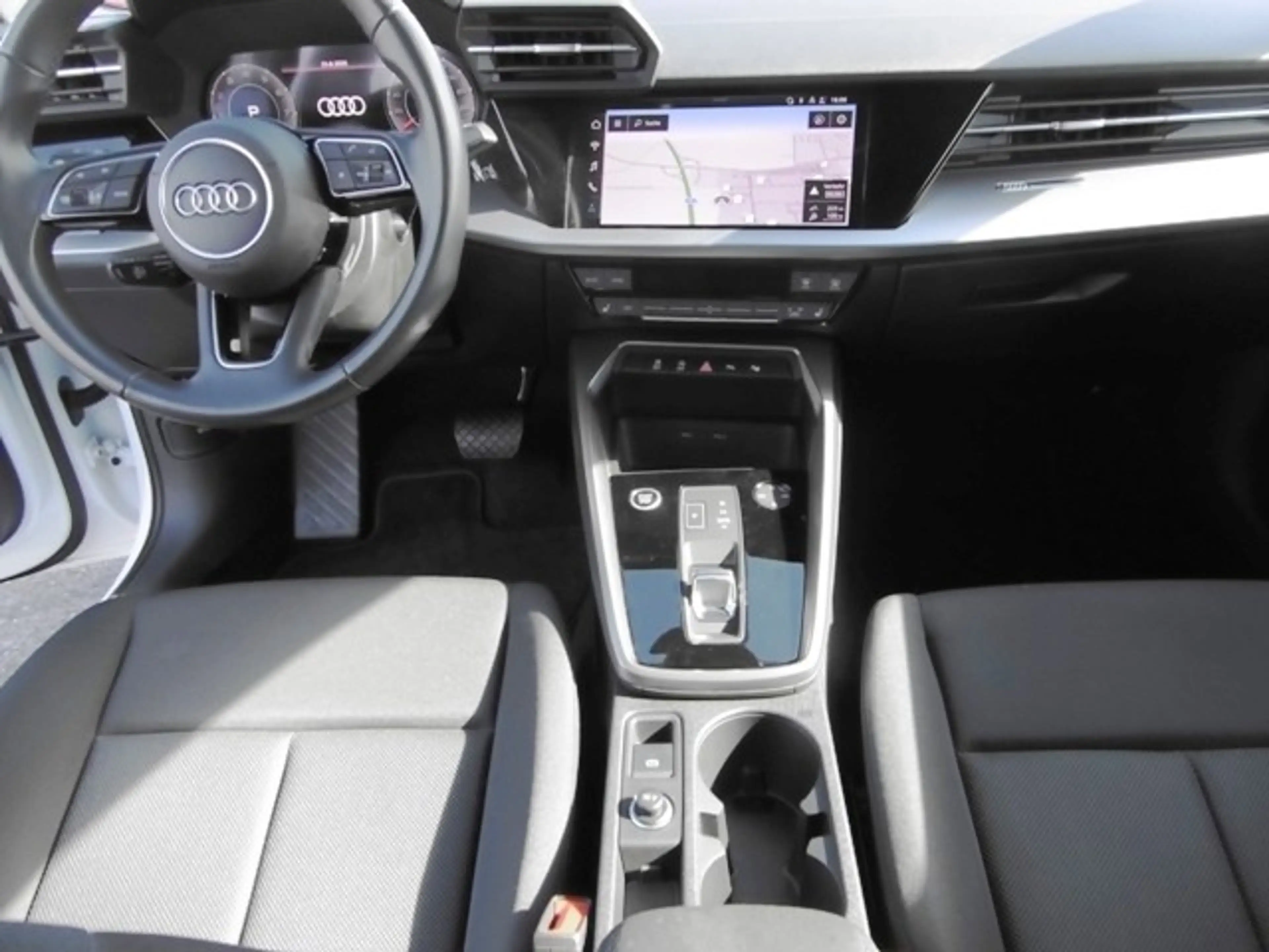Audi A3 Sportback 35 1.5 TFSI MHEV Basis Klima Navi — photo 9