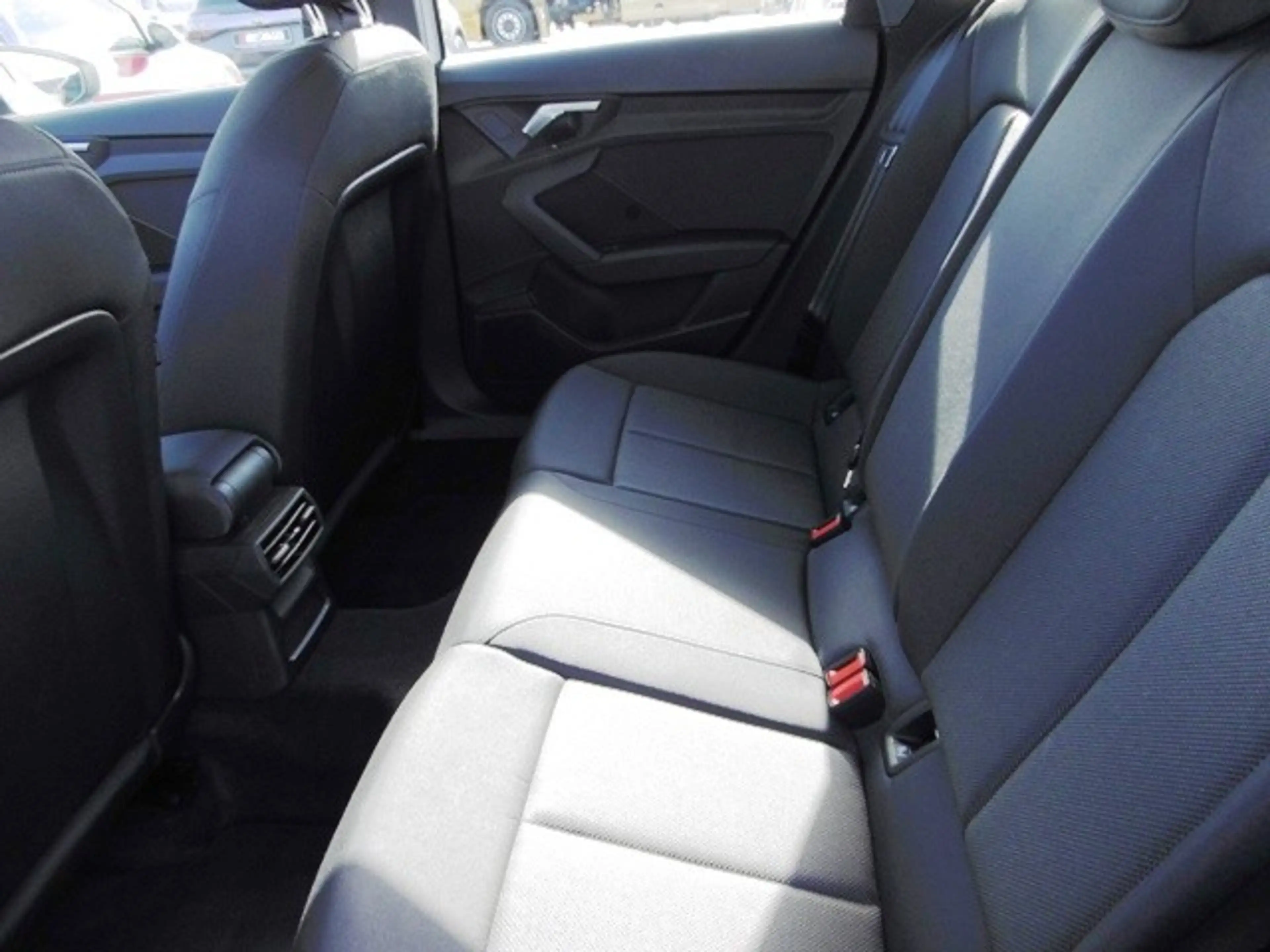 Audi A3 Sportback 35 1.5 TFSI MHEV Basis Klima Navi — photo 8