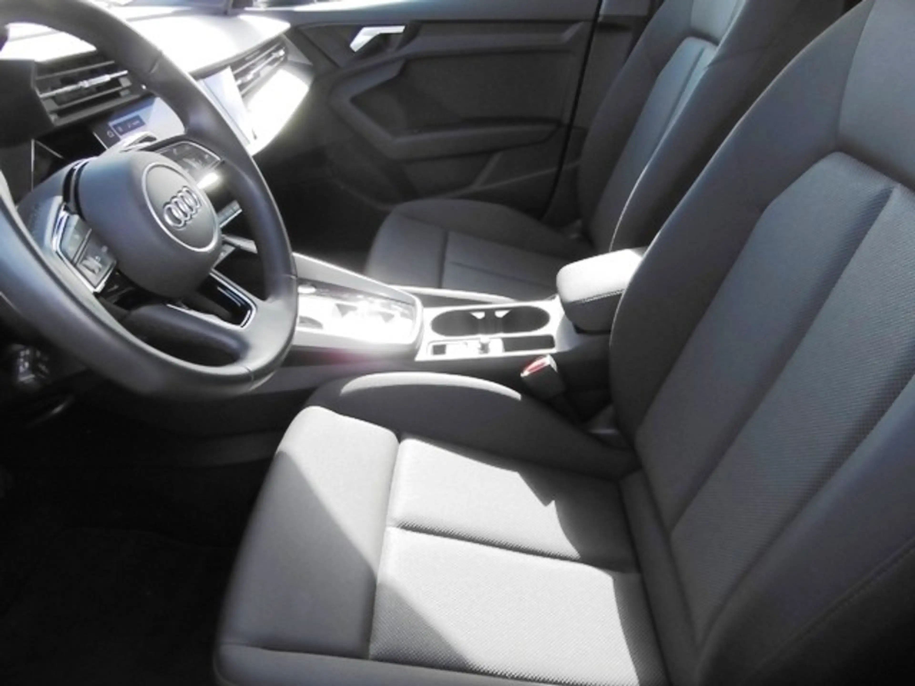 Audi A3 Sportback 35 1.5 TFSI MHEV Basis Klima Navi — photo 7