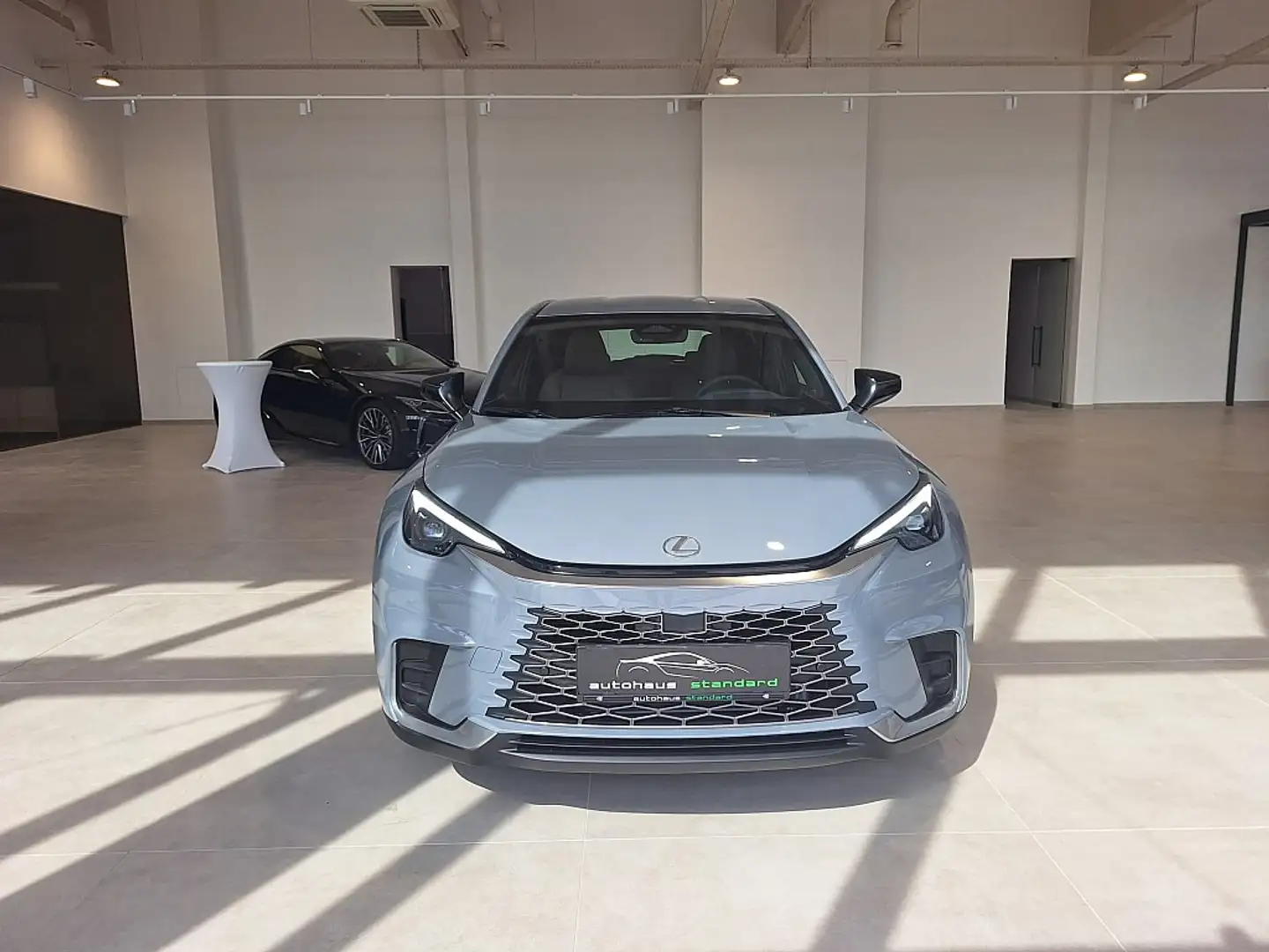 Lexus LBX 1.5 HEV 1,4kWh Elegant Aut. **Tageszulassung** Grijs - 2