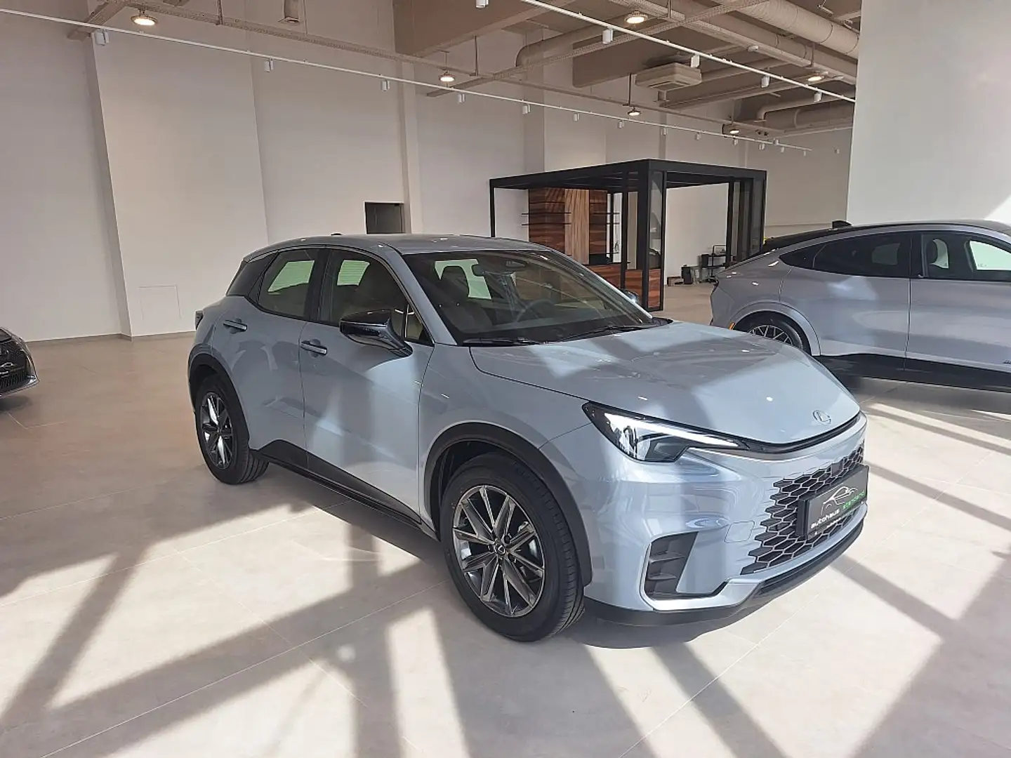 Lexus LBX 1.5 HEV 1,4kWh Elegant Aut. **Tageszulassung** Gris - 1