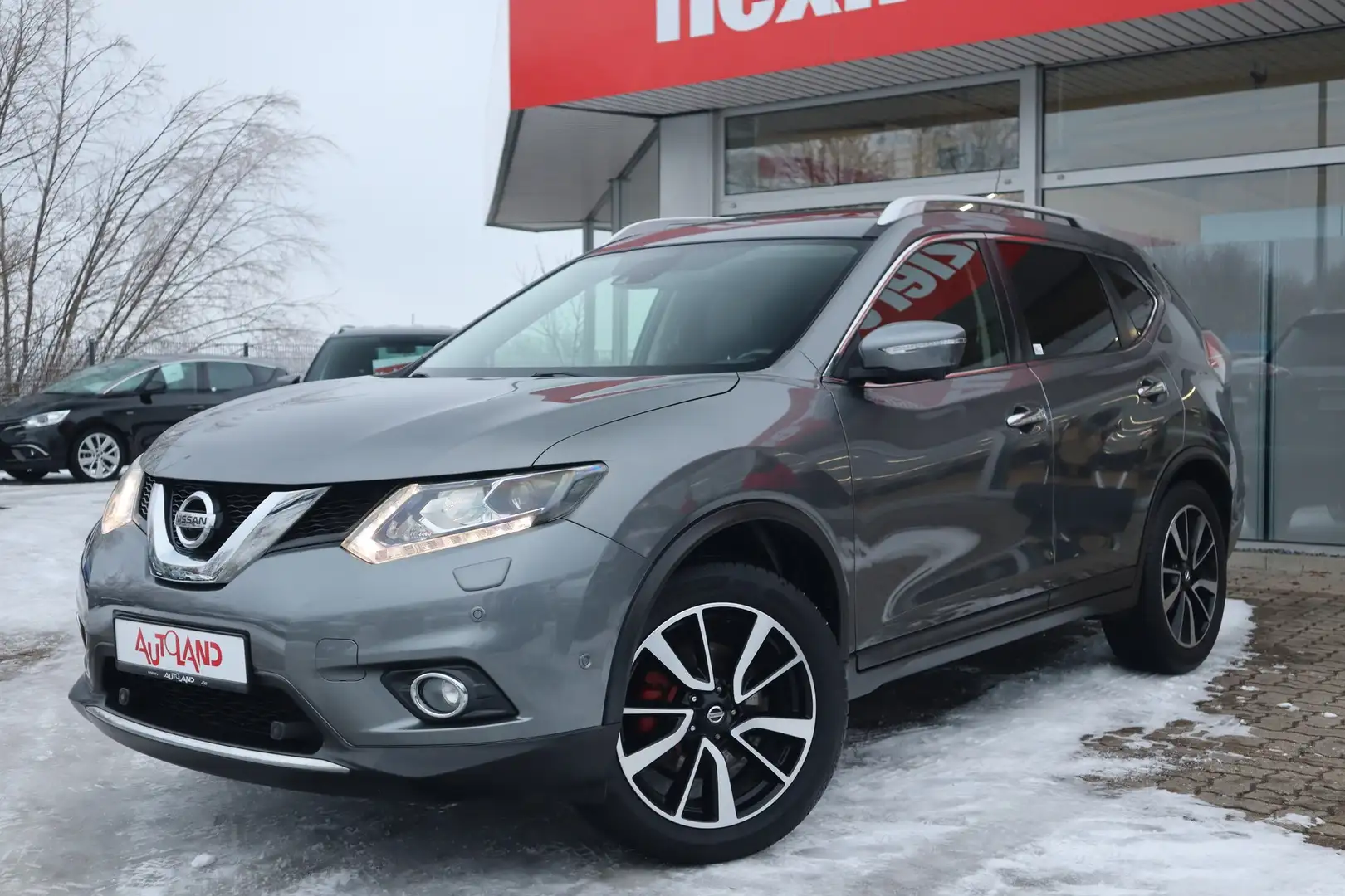 Nissan X-Trail 1.6 dCi Navi Tempomat AHK 360° Xenon DAB Grau - 2