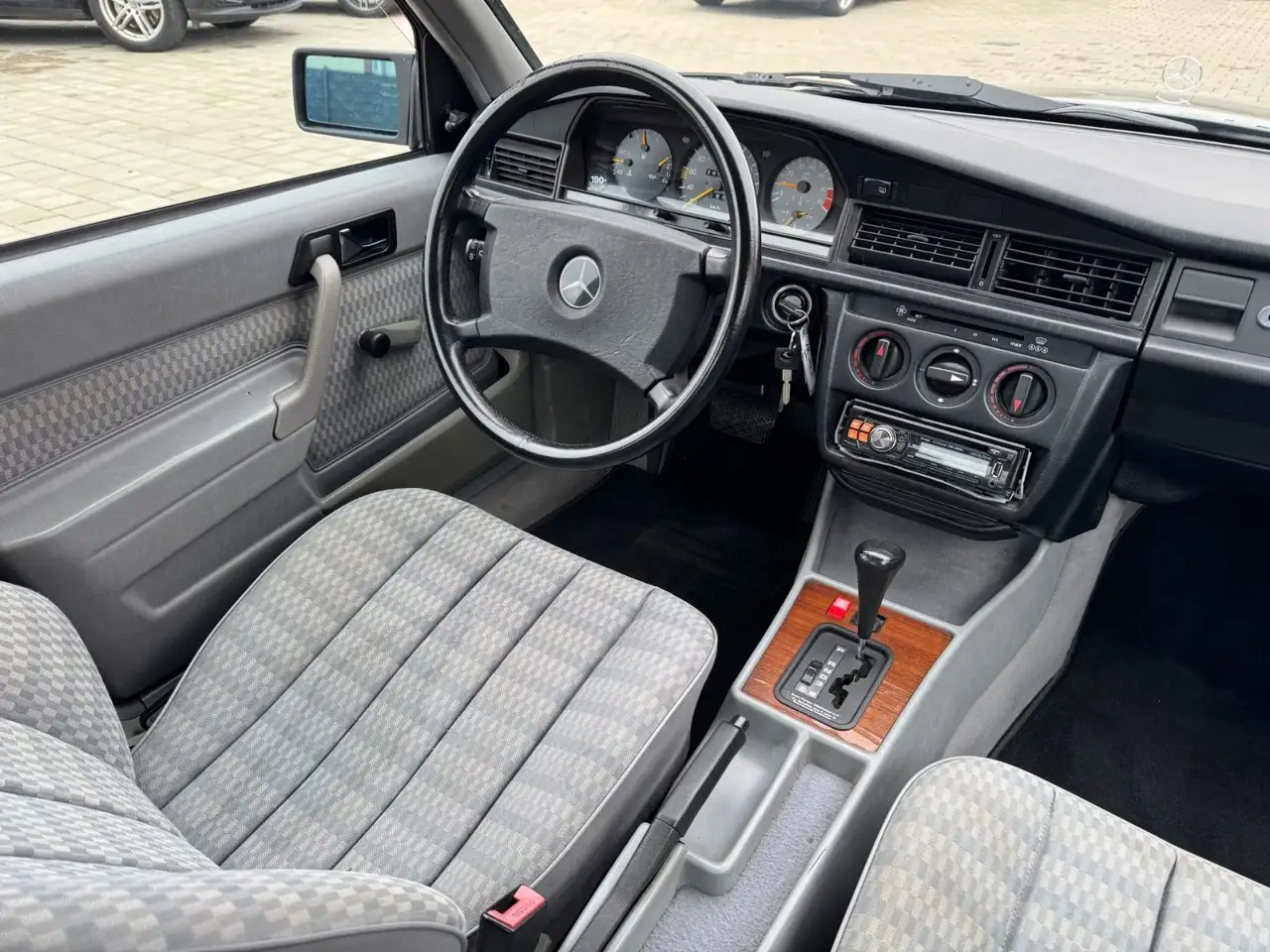 Mercedes-Benz 190 E 2.0 AUTOMATIK/H-KENNZEICHEN/SERVO, foto 11