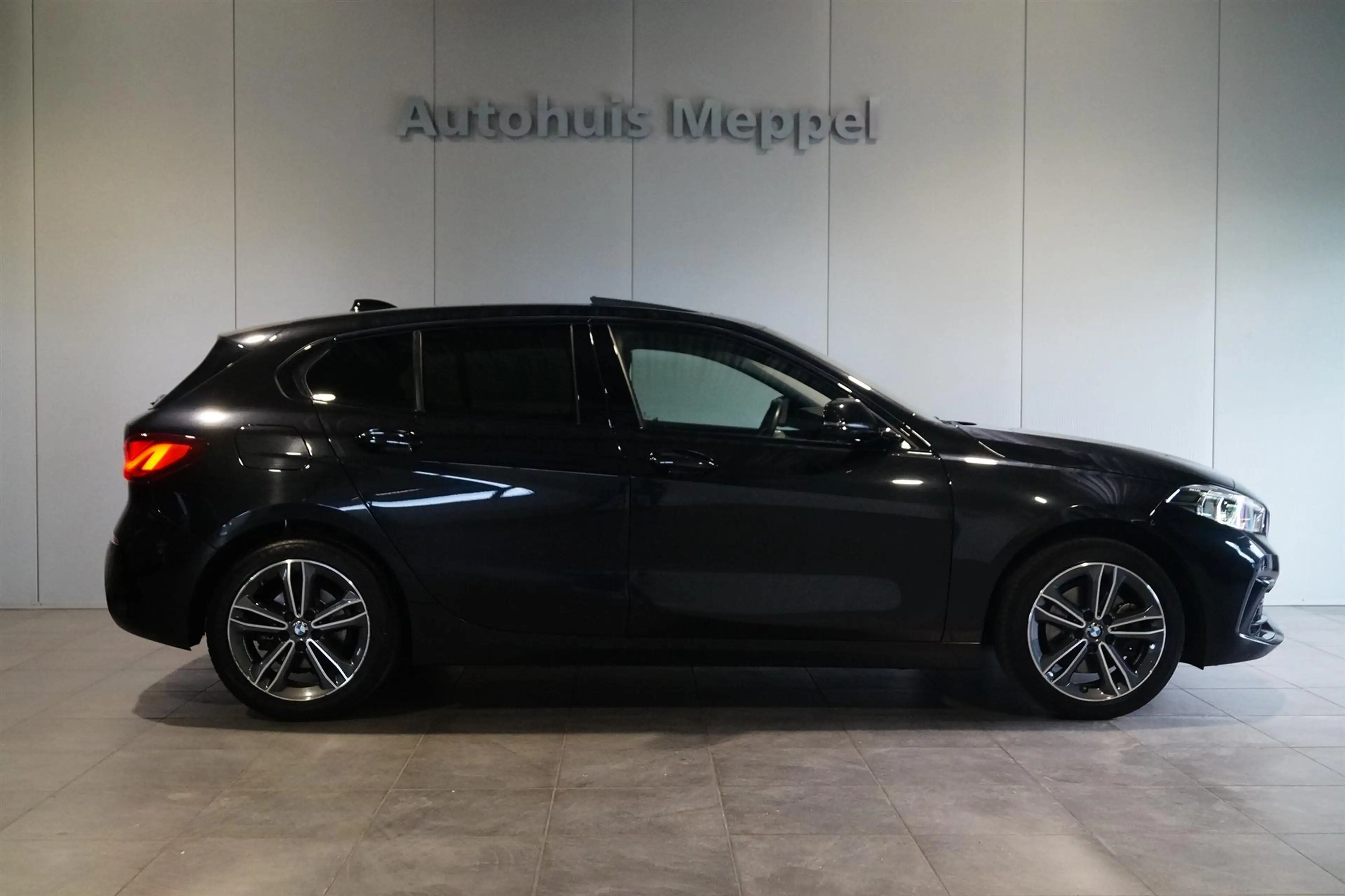 BMW 118 118i Sport Line | LED | Harman/Kardon | Panoramada — photo 23