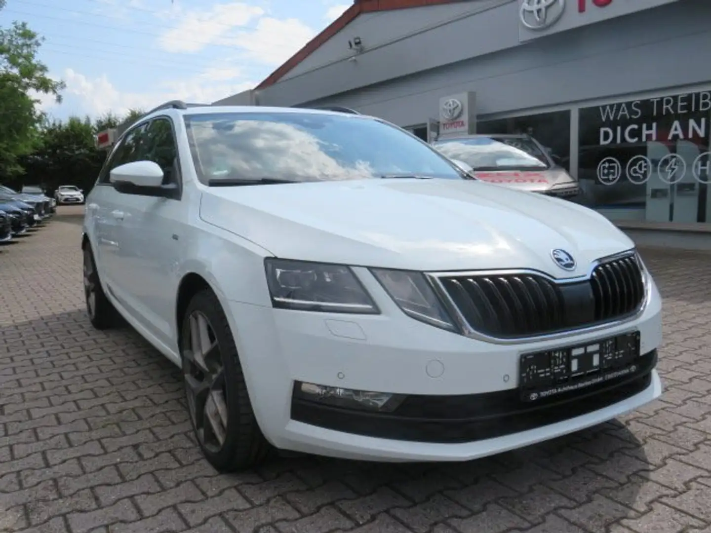 Skoda Octavia Drive 4x4 Blanc - 1