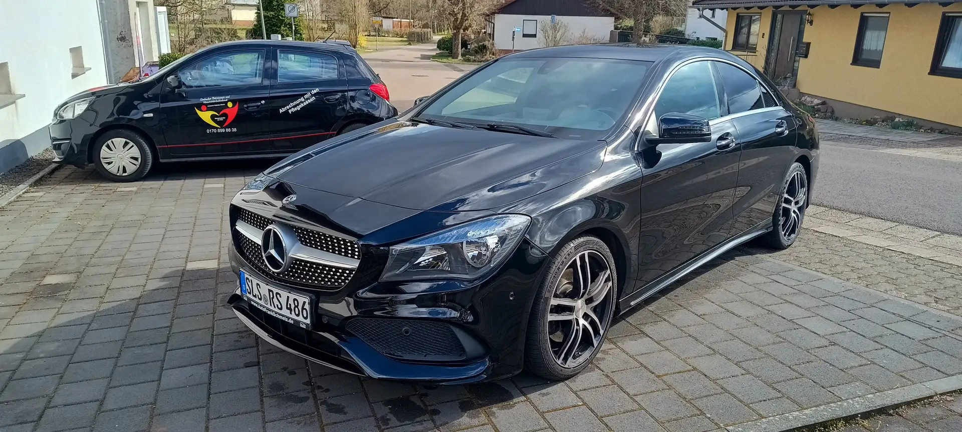 Mercedes-Benz CLA 220 CLA 4Matic 7G-DCT AMG Line Schwarz - 1