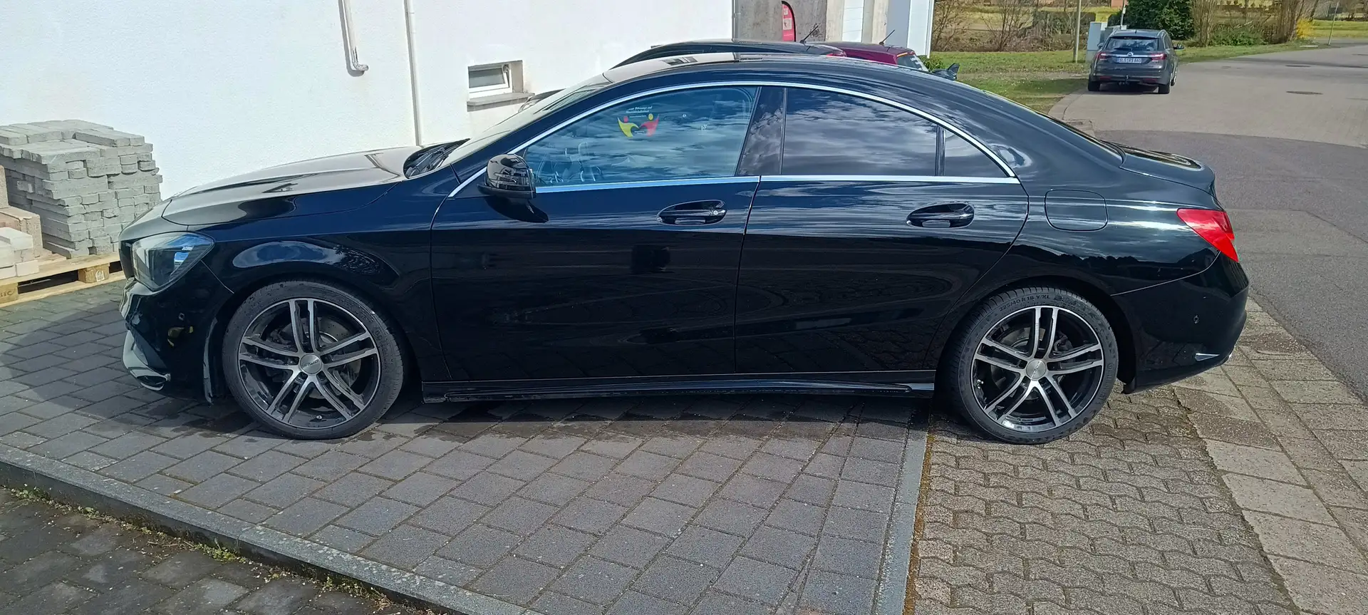 Mercedes-Benz CLA 220 CLA 4Matic 7G-DCT AMG Line Schwarz - 2