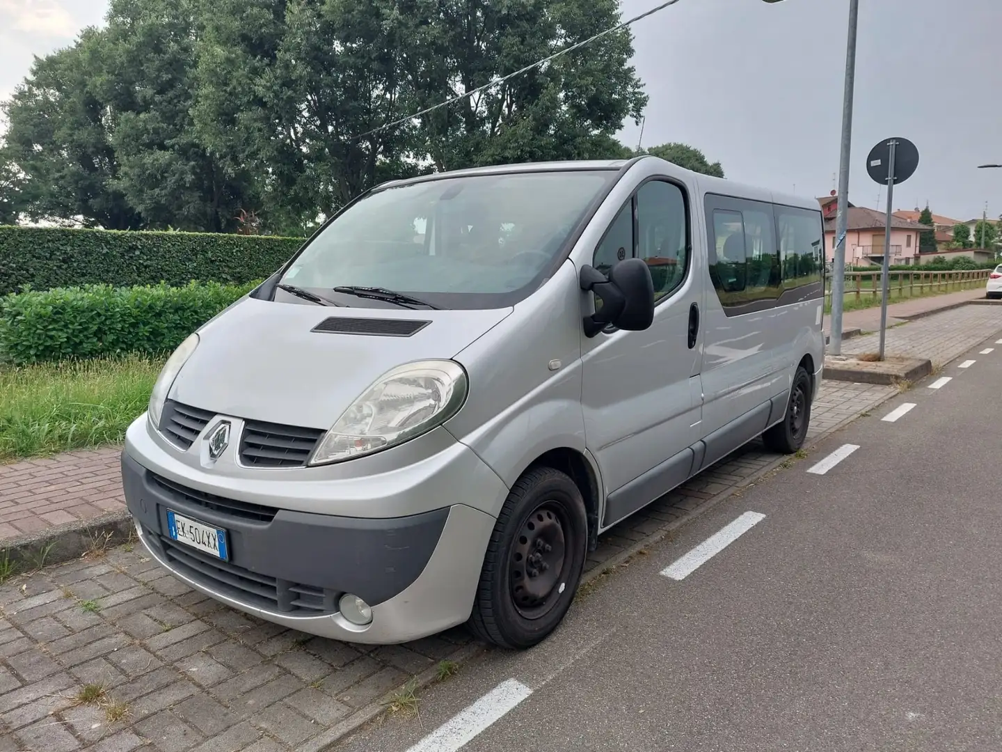 Renault Trafic 🔹 Modello: Trafic T29 2.0 dCi 115 Passenger Gran - 2