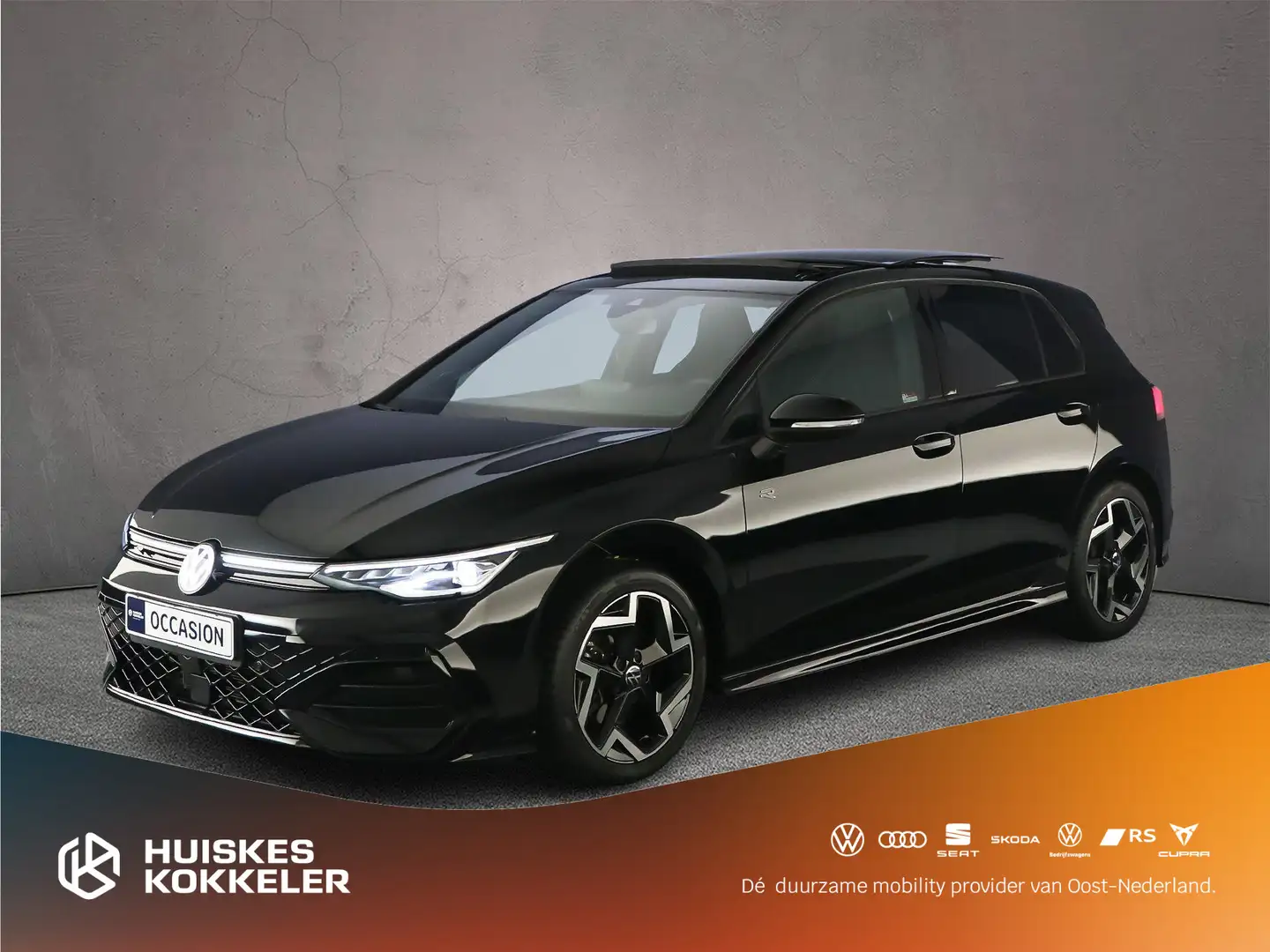 Volkswagen Golf R-Line Edition 1.5 eTSI 150pk DSG Automaat Panoram Zwart - 1