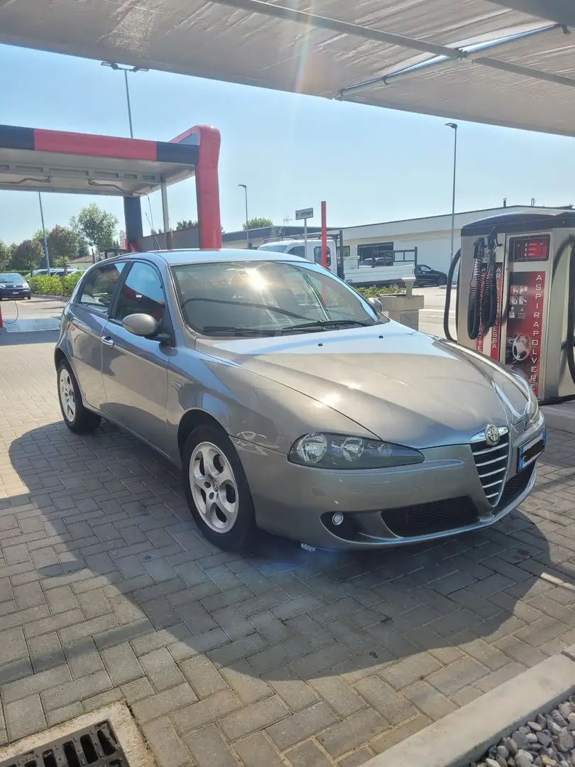 Alfa Romeo 147 5p 1.6 ts 16v Progression 105cv - 1