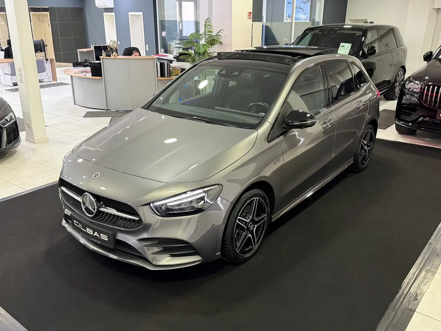 Mercedes-Benz B 250 e Edition 2020 AMG-Line *PANO*AMBI*360* Grau - 1