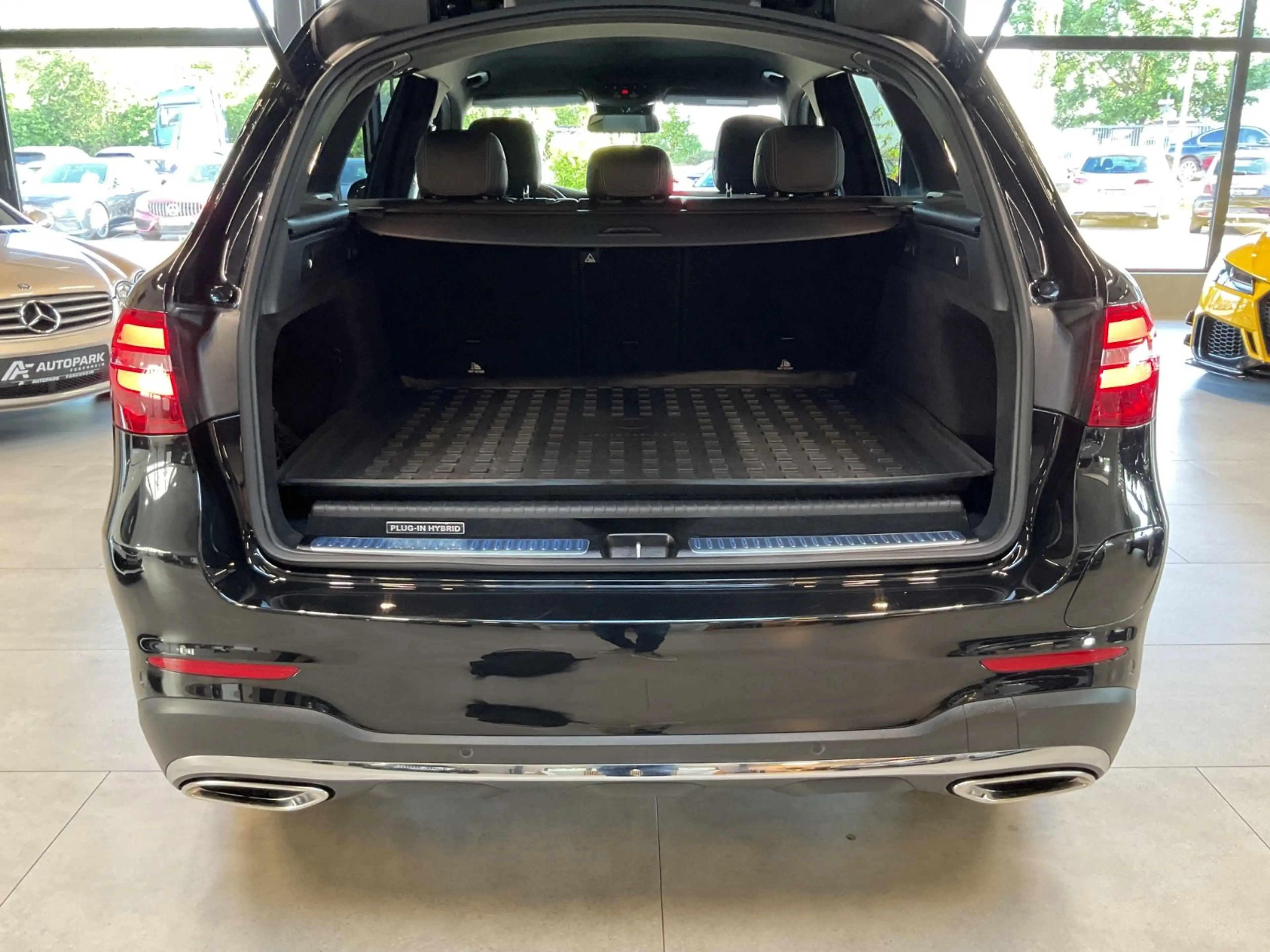 Mercedes-Benz GLC 350 e 4M AMG-Line AHK GRA LED Leder Navi — photo 14