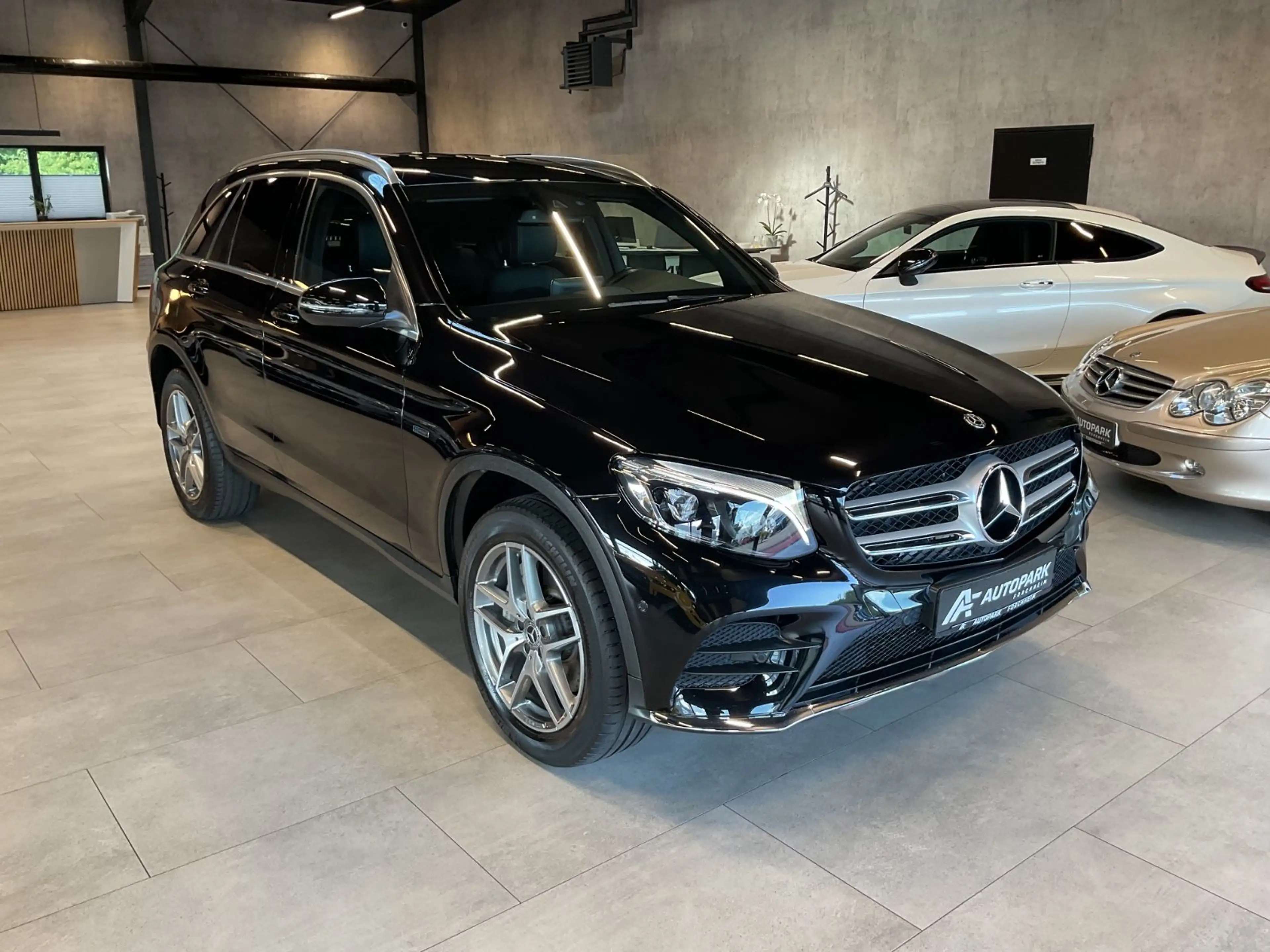 Mercedes-Benz GLC 350 e 4M AMG-Line AHK GRA LED Leder Navi — photo 3