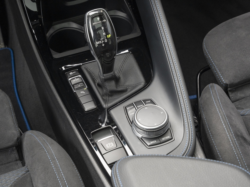 BMW X2 sDrive20i M-Sport +19Z PANO NAVI+ KAMERA HUD — photo 9