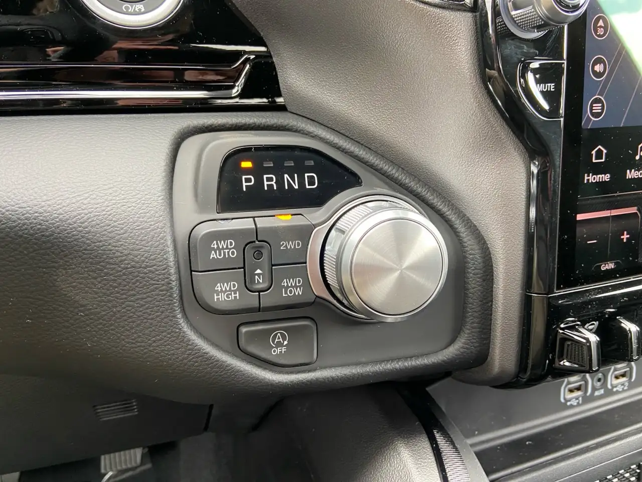 RAM 1500 снимка RAM 1500