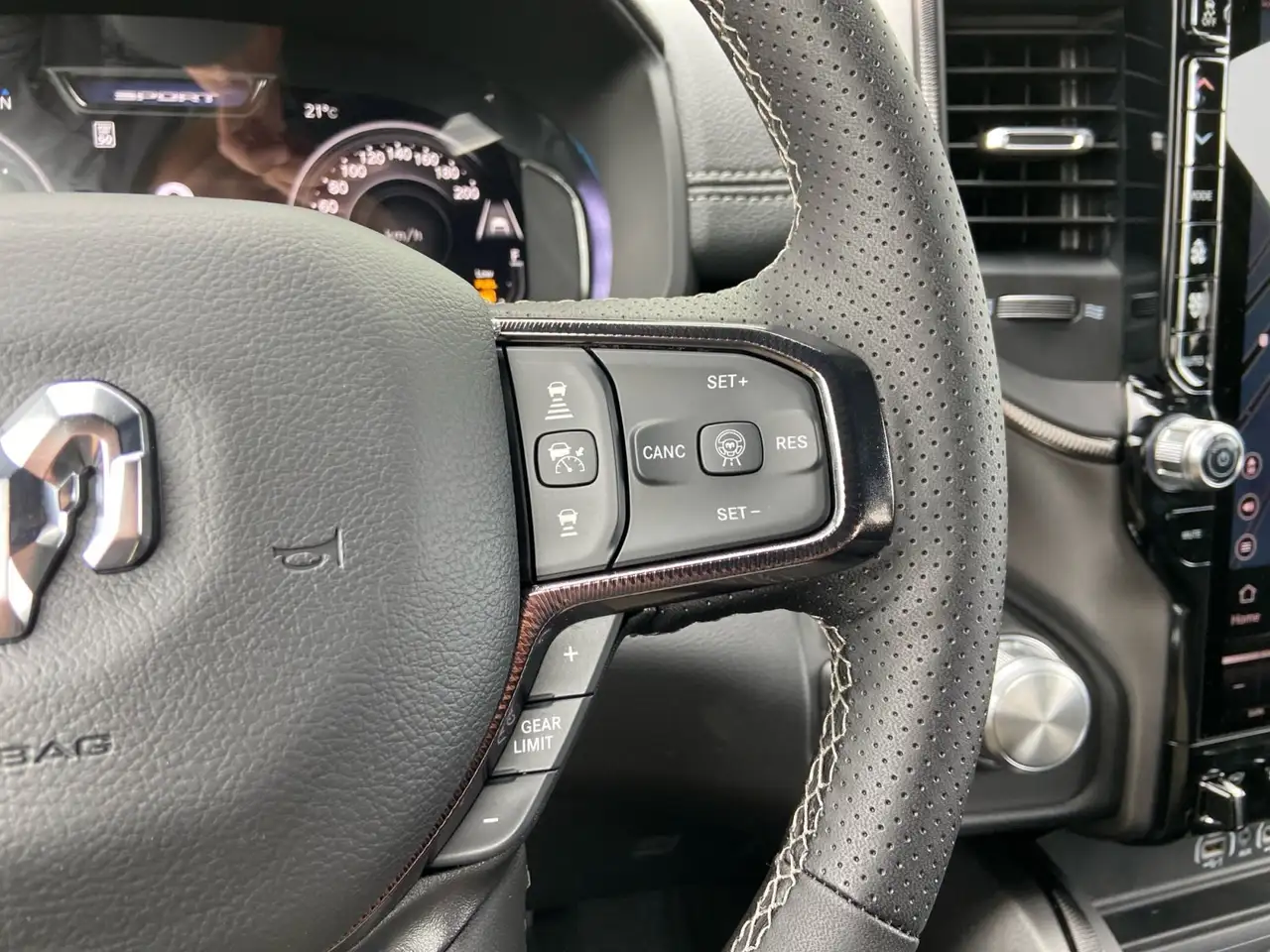 RAM 1500 снимка RAM 1500