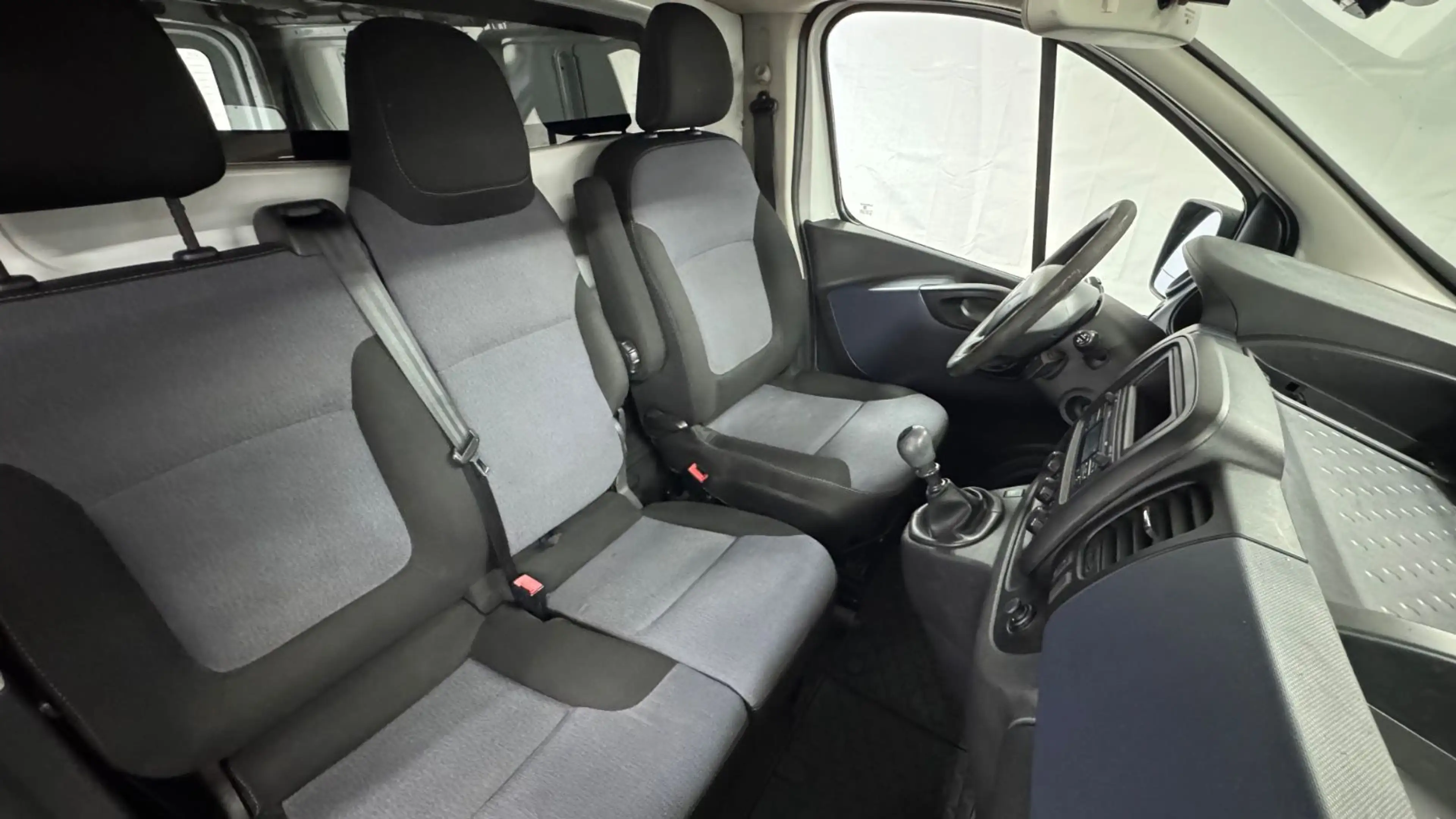 Opel Vivaro B 1.6 CDTI 3t L2 PDC 4SEASON AHK 3-SITZ — photo 15
