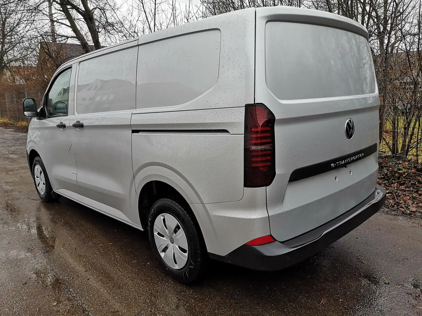 Volkswagen T7 Transporter Kastenwagen BEV 100 kW RWD KR 00 100 kW (136 PS) Grau - 2