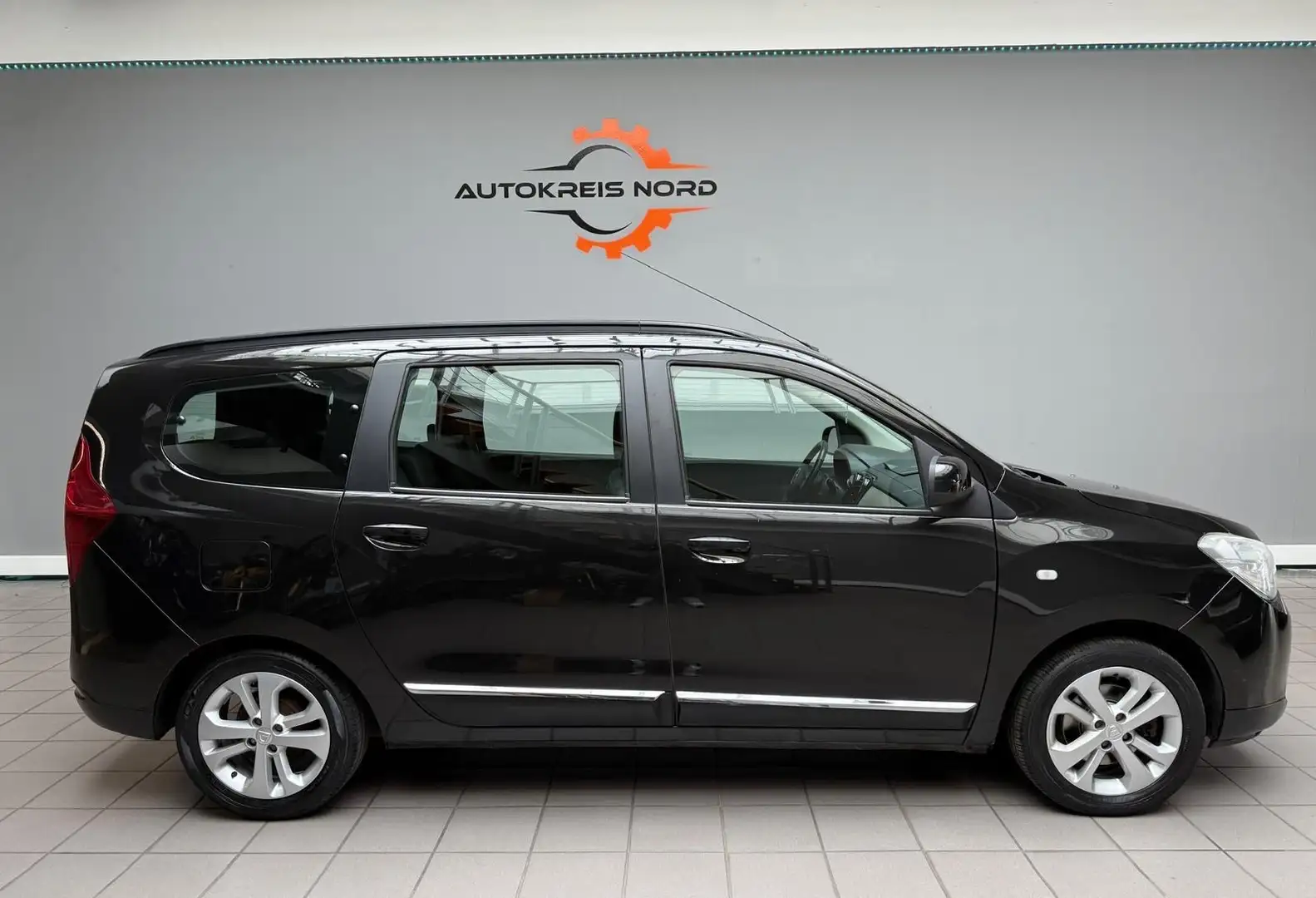 Dacia Lodgy Dacia Lodgy 1.2 TCe Prestige +HU NEU+7SITZE+NAVI Schwarz - 2
