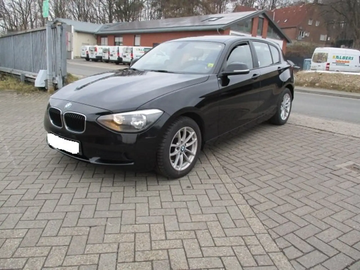 BMW 116 1er (5-Türer) 116i Advantage Schwarz - 1