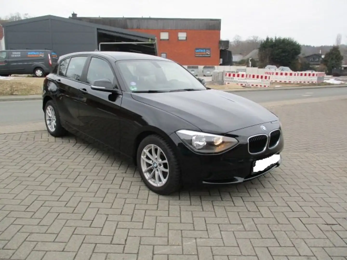 BMW 116 1er (5-Türer) 116i Advantage Schwarz - 2