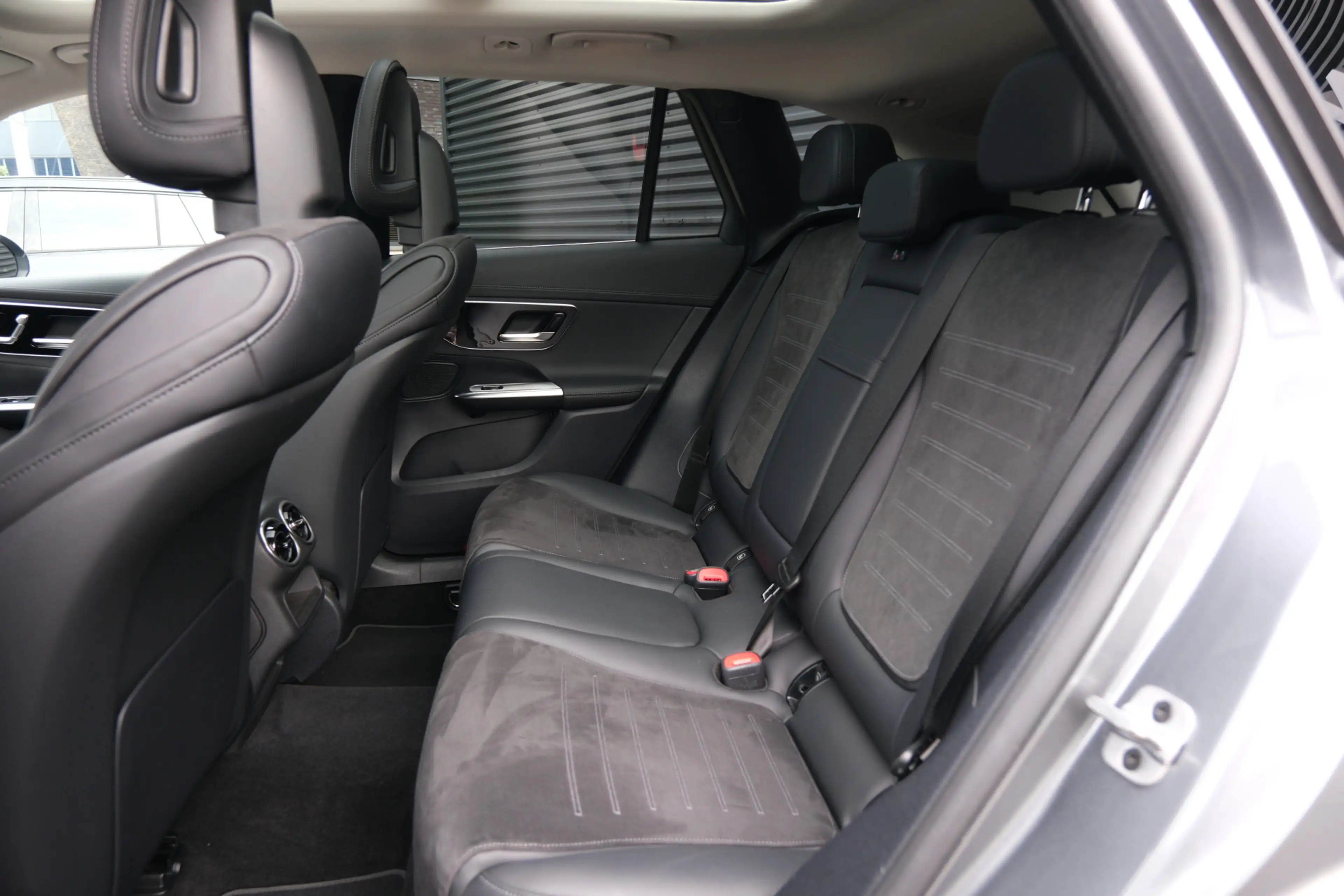 Mercedes-Benz GLC 300 300e 4MATIC AMG Line | Massage | Schuifkanteldak | — photo 5