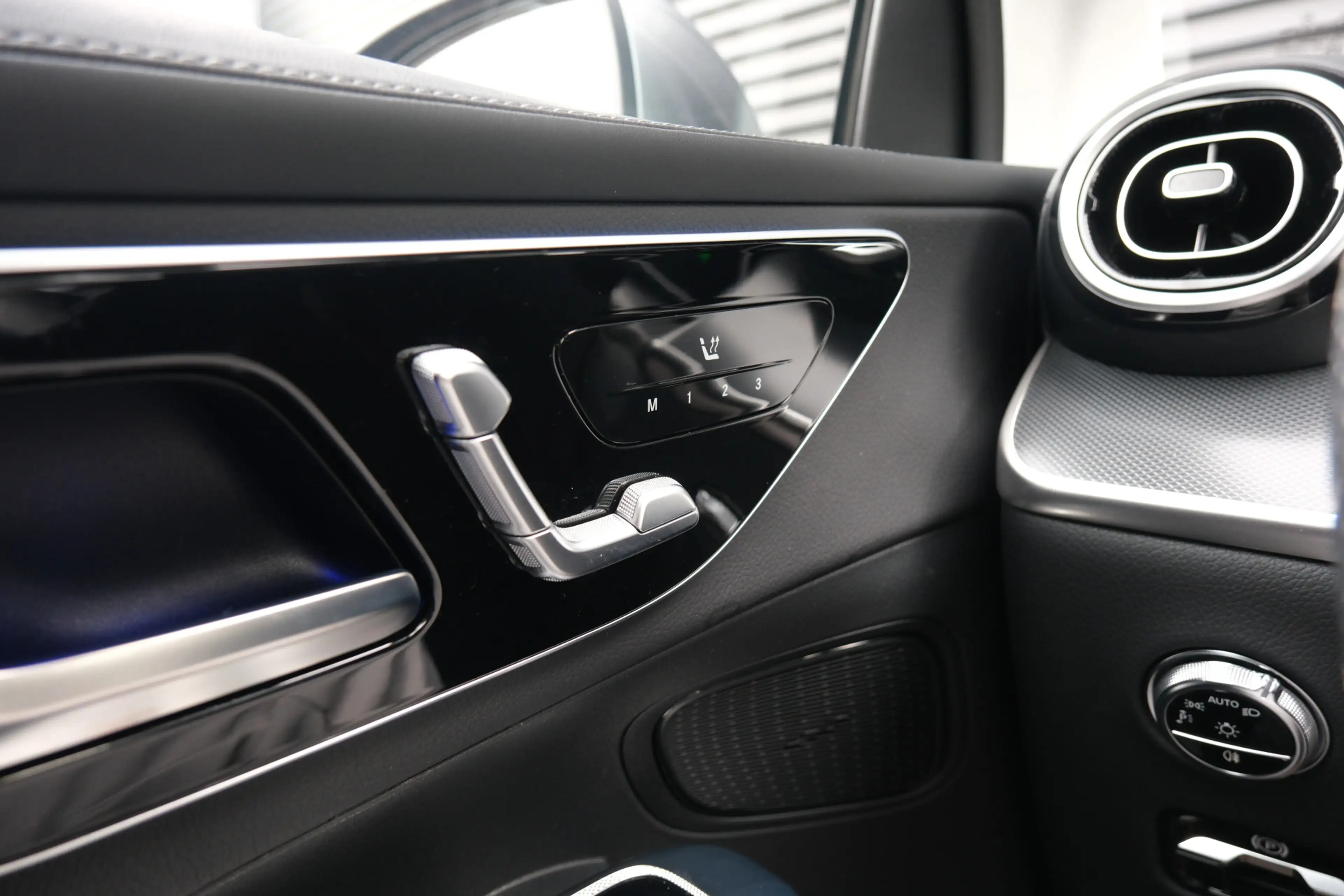 Mercedes-Benz GLC 300 300e 4MATIC AMG Line | Massage | Schuifkanteldak | — photo 28