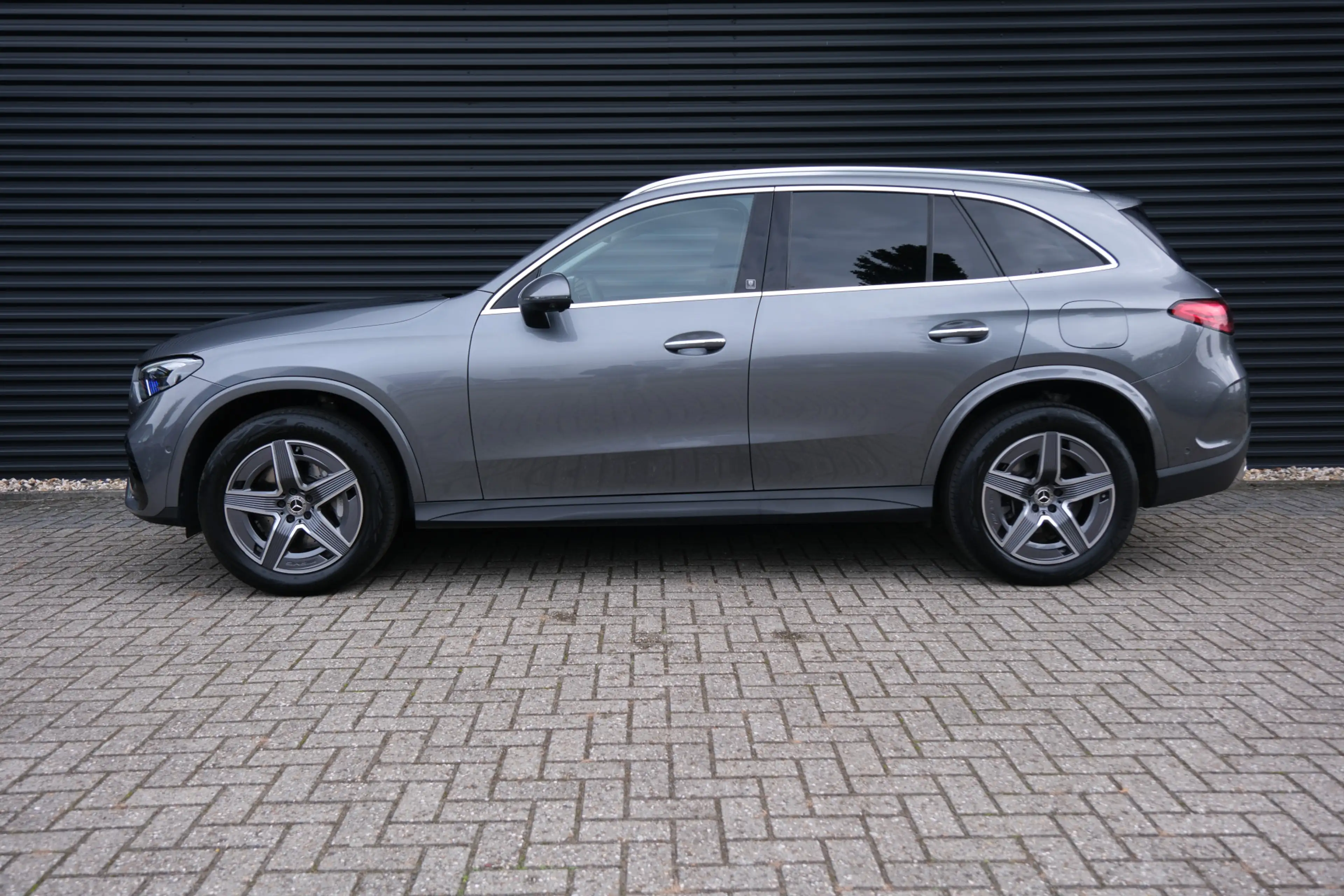 Mercedes-Benz GLC 300 300e 4MATIC AMG Line | Massage | Schuifkanteldak | — photo 2