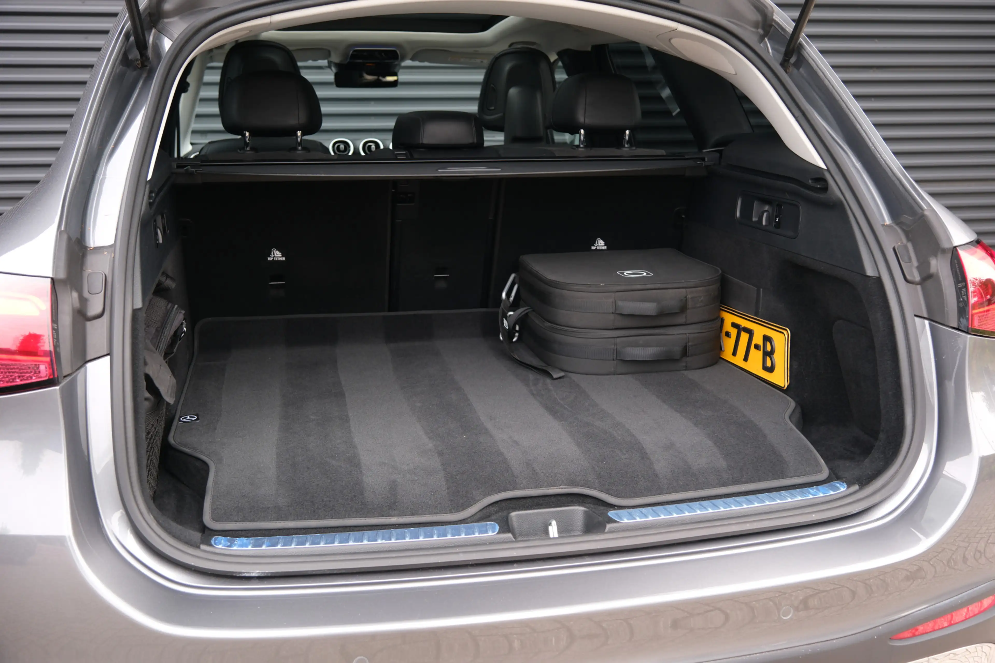 Mercedes-Benz GLC 300 300e 4MATIC AMG Line | Massage | Schuifkanteldak | — photo 6
