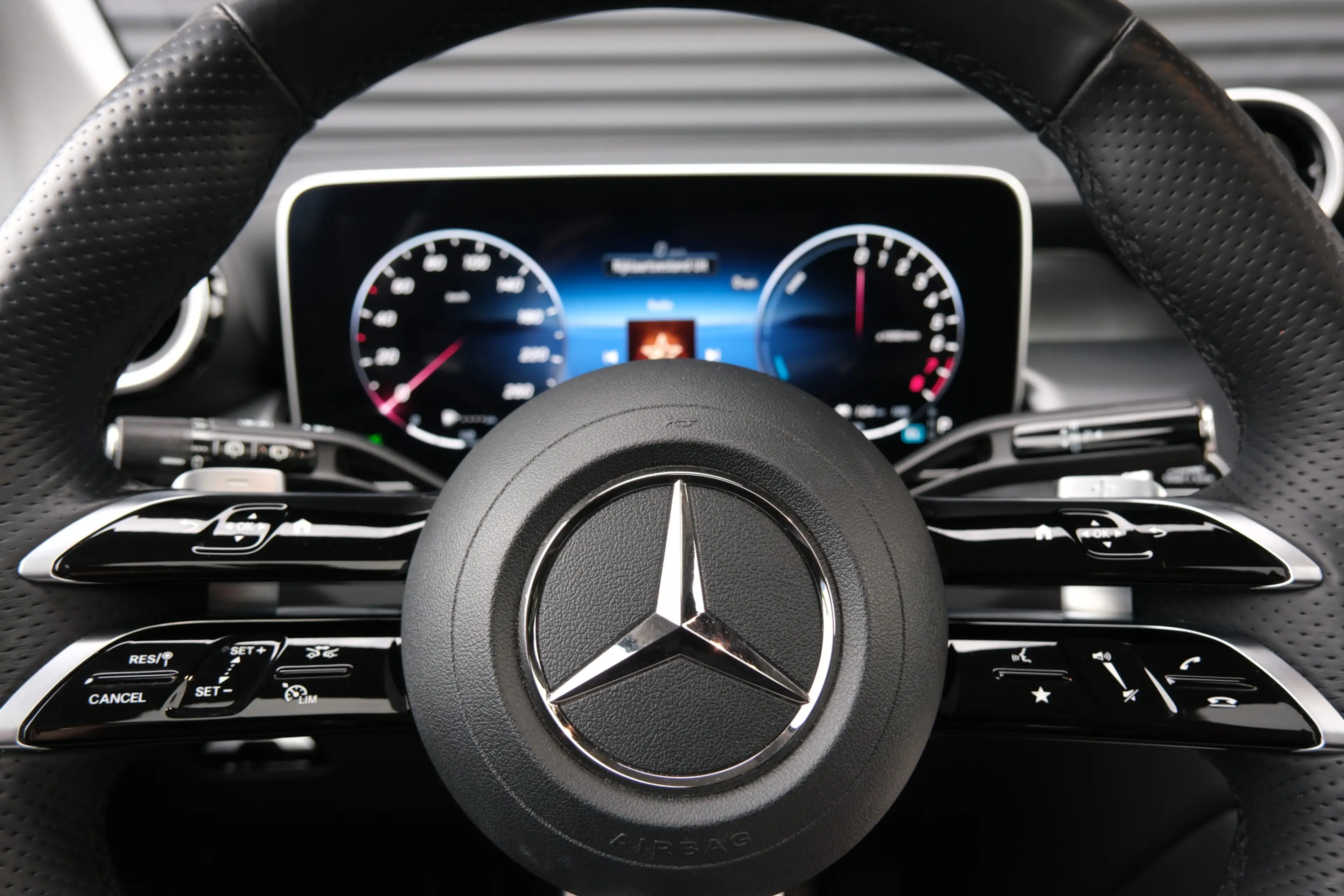 Mercedes-Benz GLC 300 300e 4MATIC AMG Line | Massage | Schuifkanteldak | — photo 21